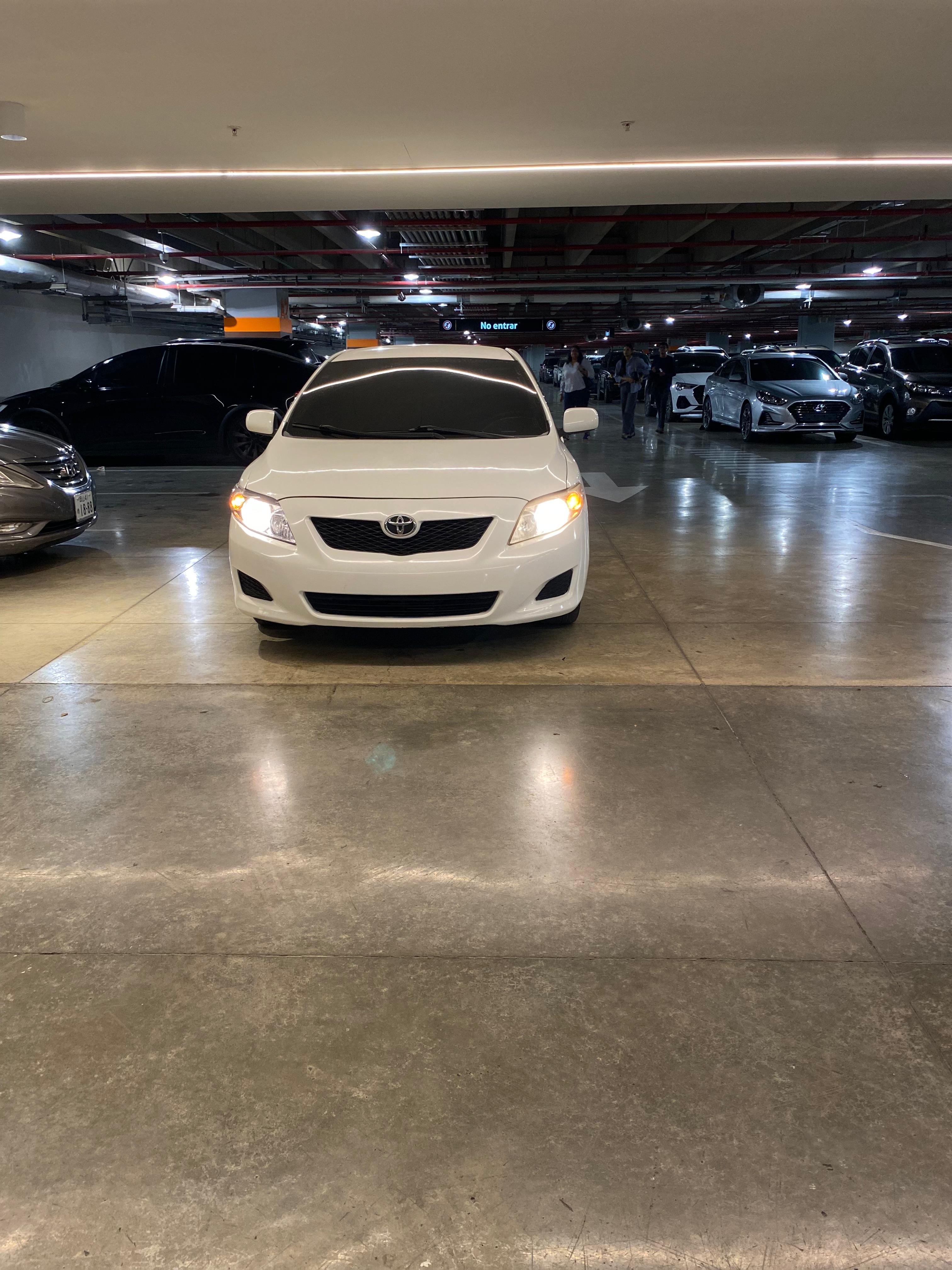 Toyota Corolla LE 2010 blanco