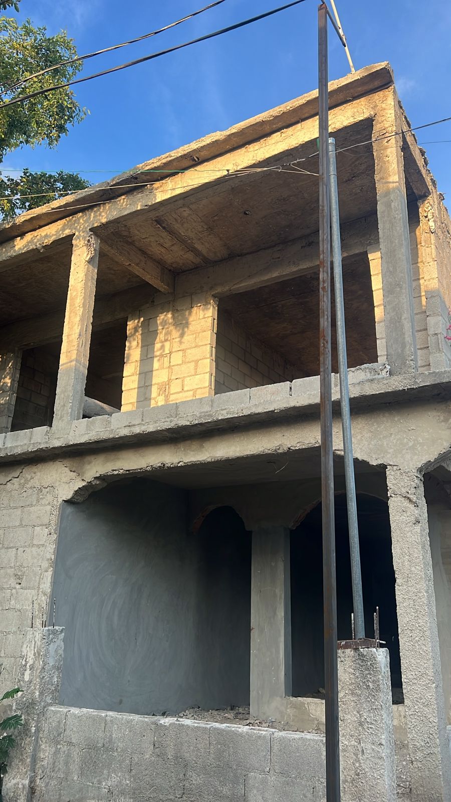 Casas - La casa tiene 2 avitacion un vestidor gr