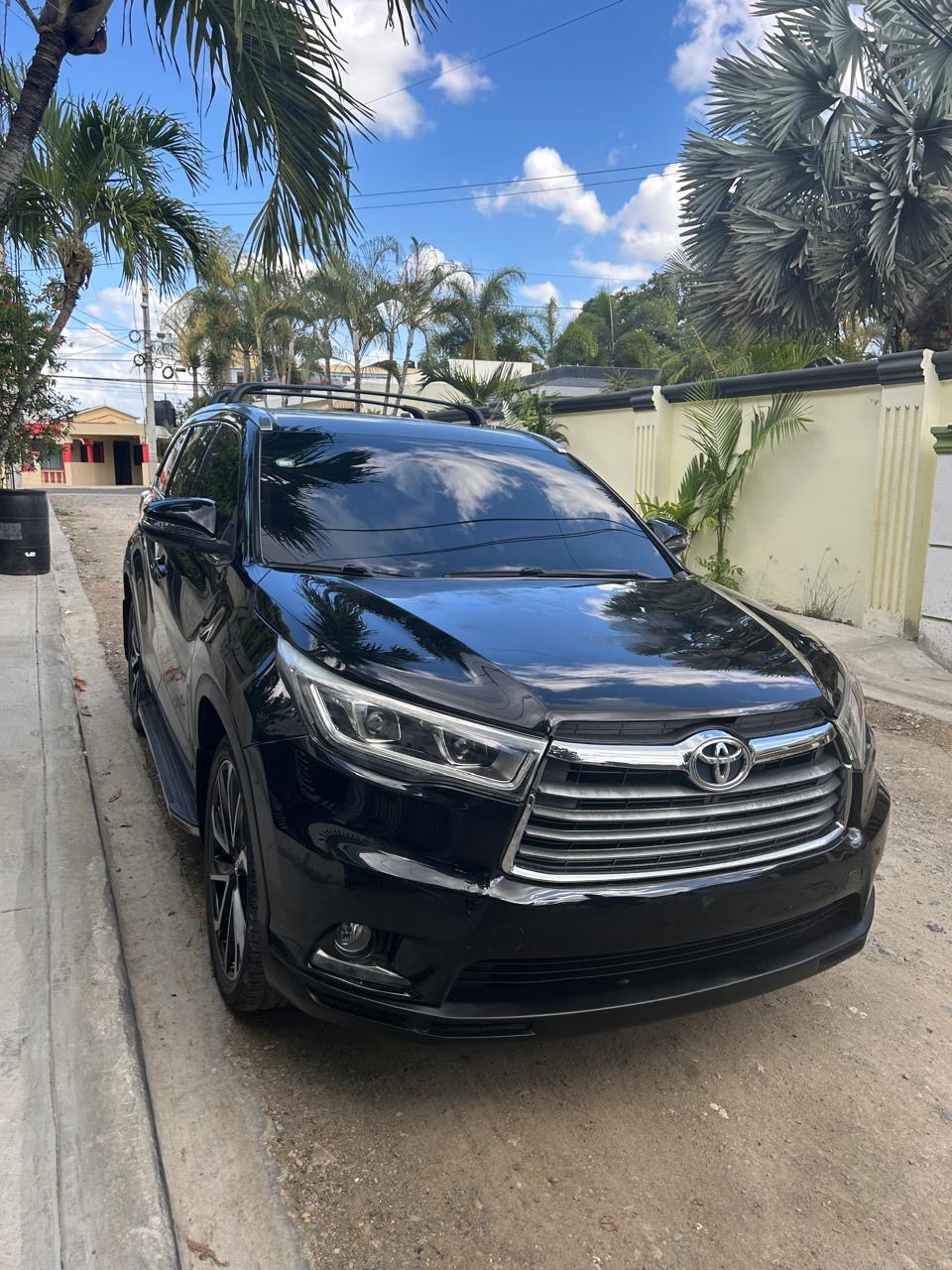 Autos - Hilander 2015 

negra automática en bu