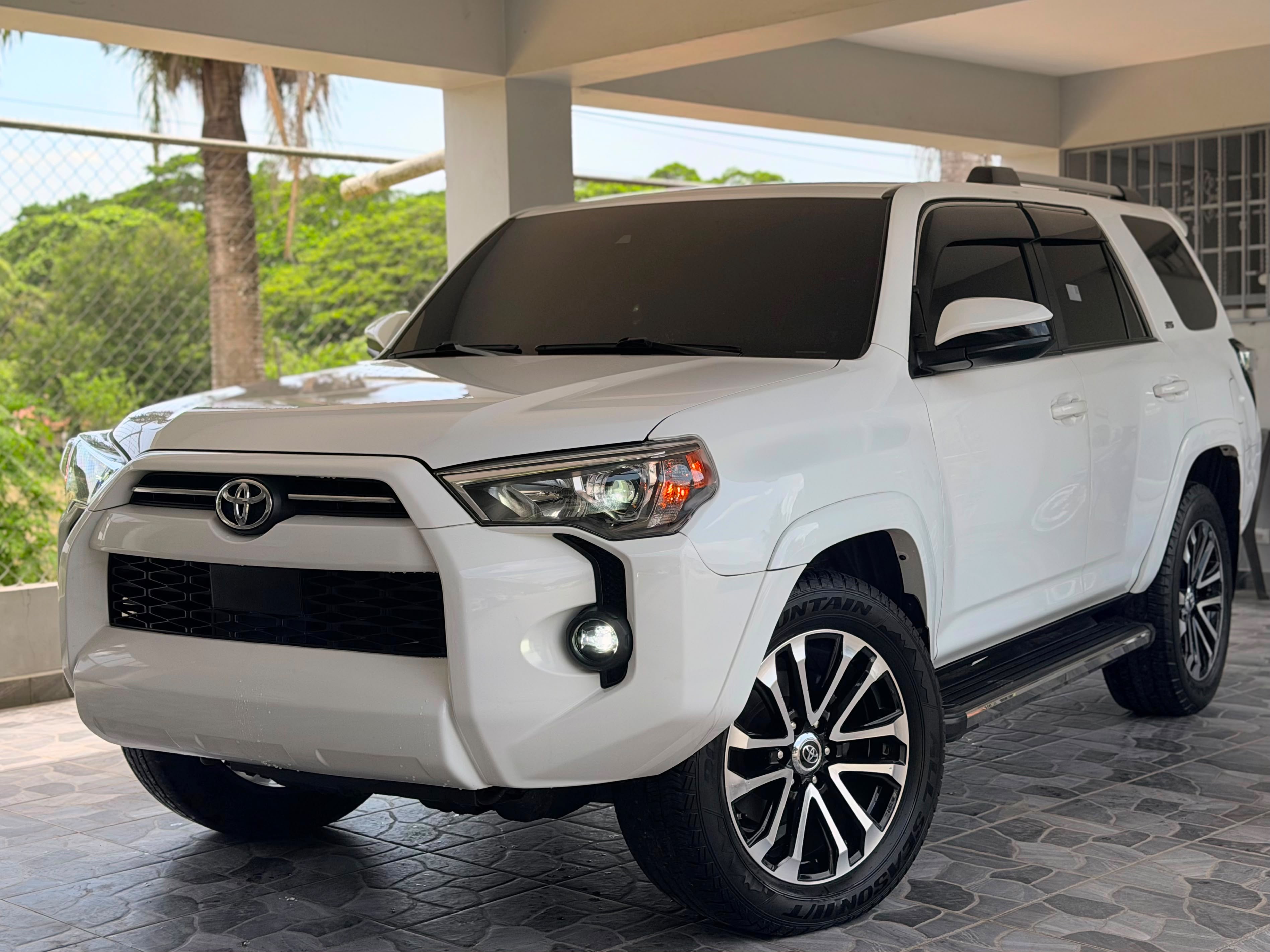 Autos - Toyota runner SR5 2021 
72 mil millas