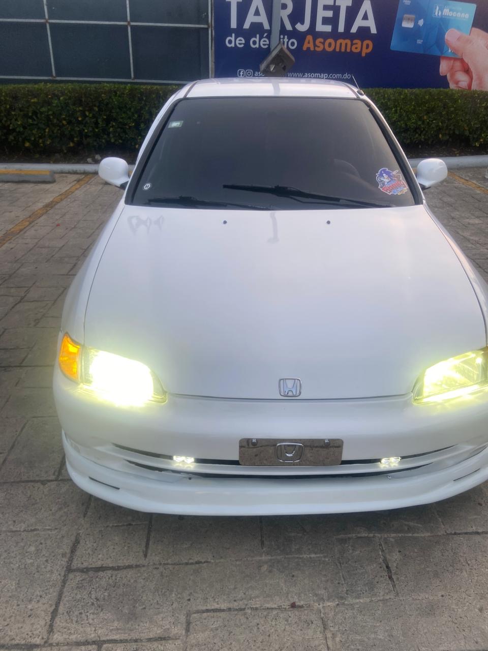 Autos - Honda  Civic 1992
Con todo y música 
8