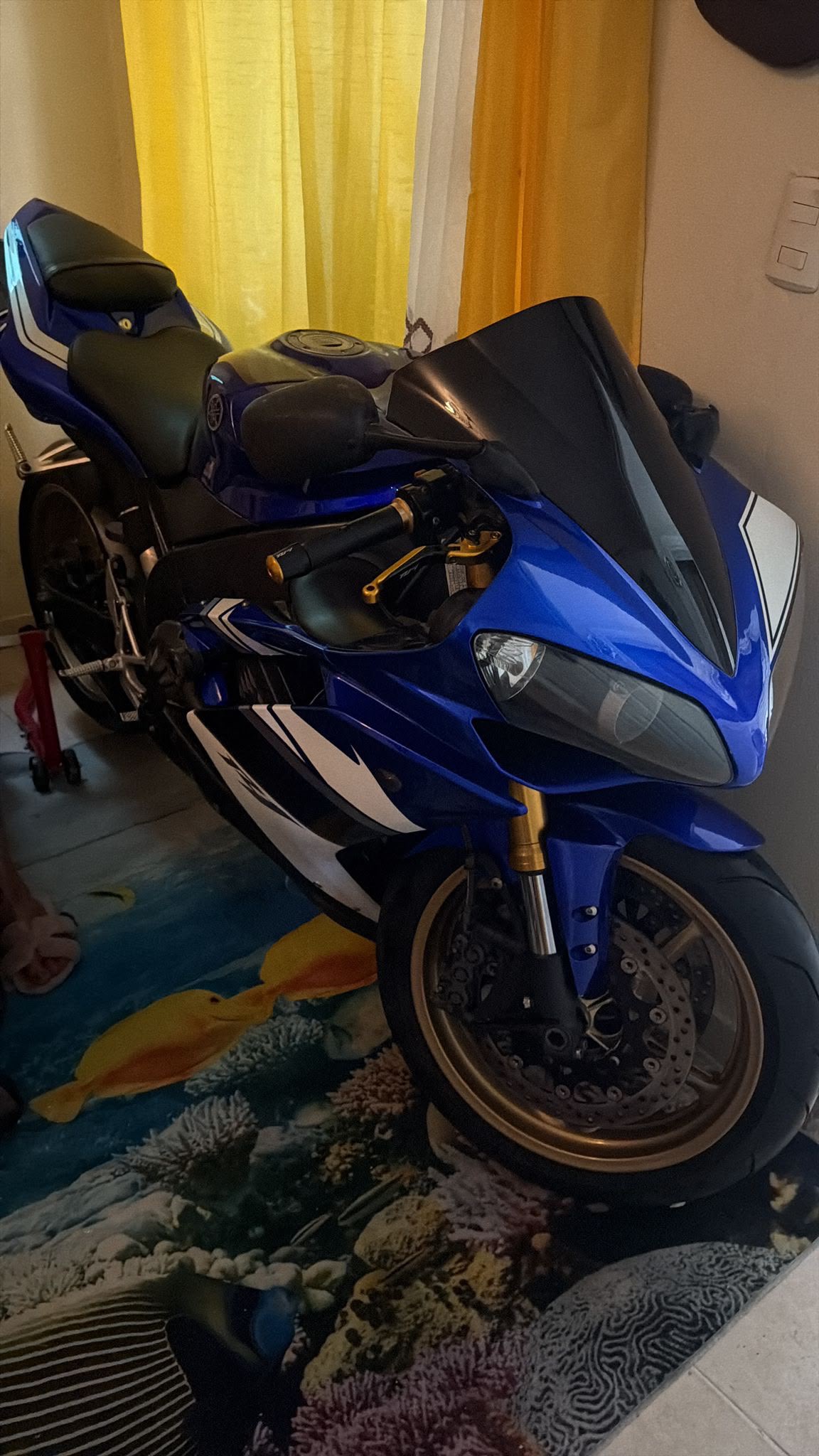 Motos - Yamaha r1 2008

373,000

849 520 277