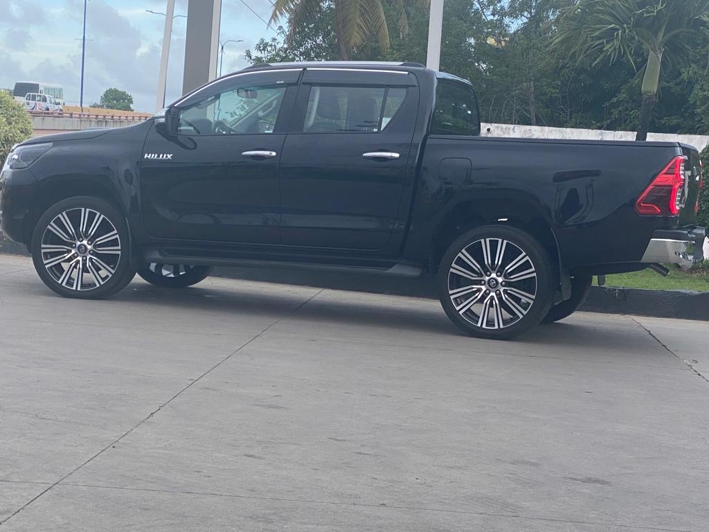 Autos - Toyota Hilux 2016 con el kit 2024

43,