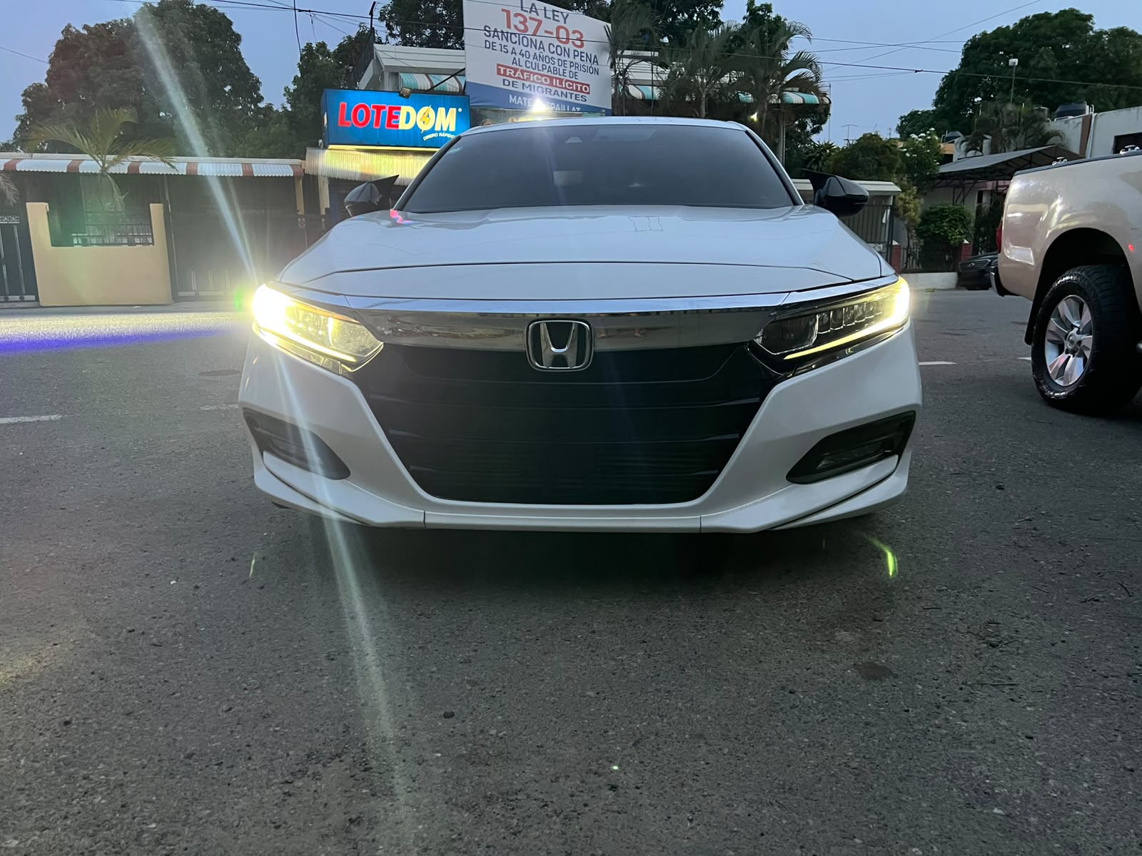 Autos - Honda accord 2018
El full
Con son rum