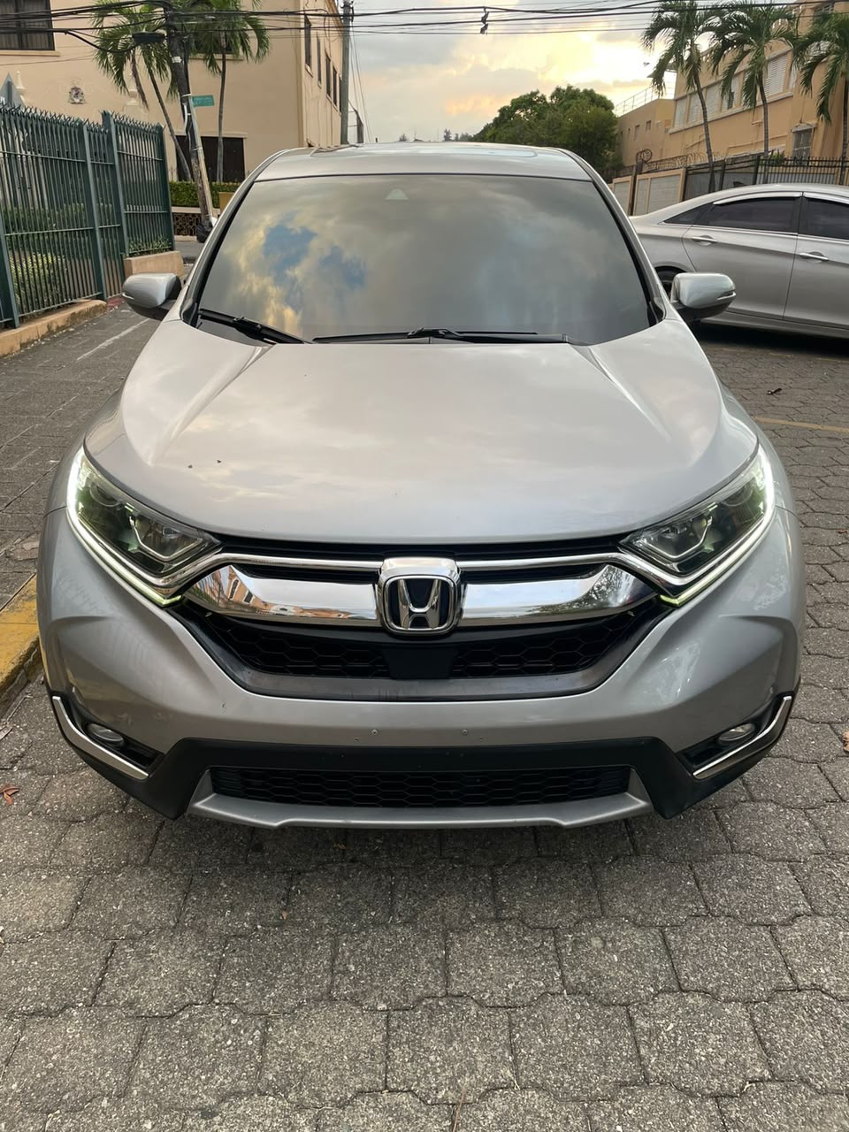 Autos - Honda CR-V EX-L 2017 
1,280,000 negocia