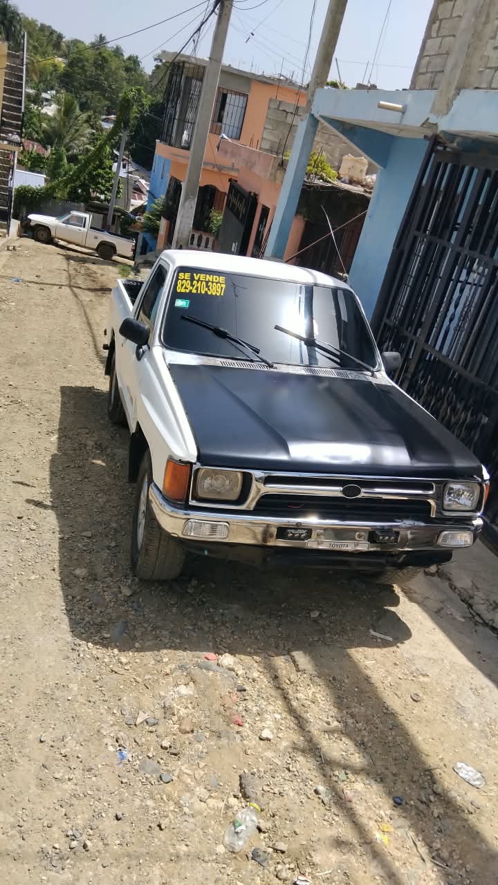 Autos - 🚨 TOYOTA HILUX 1987 EN VENTA 🚨

💪 T