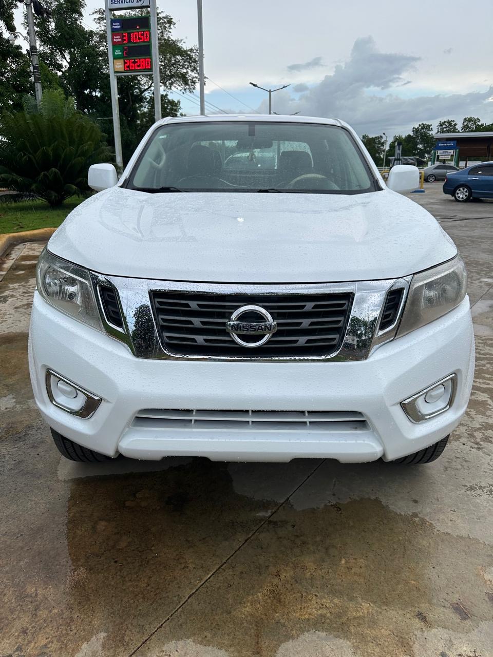 Autos - Nissan NP 300 año 2018, precio 1,250,000