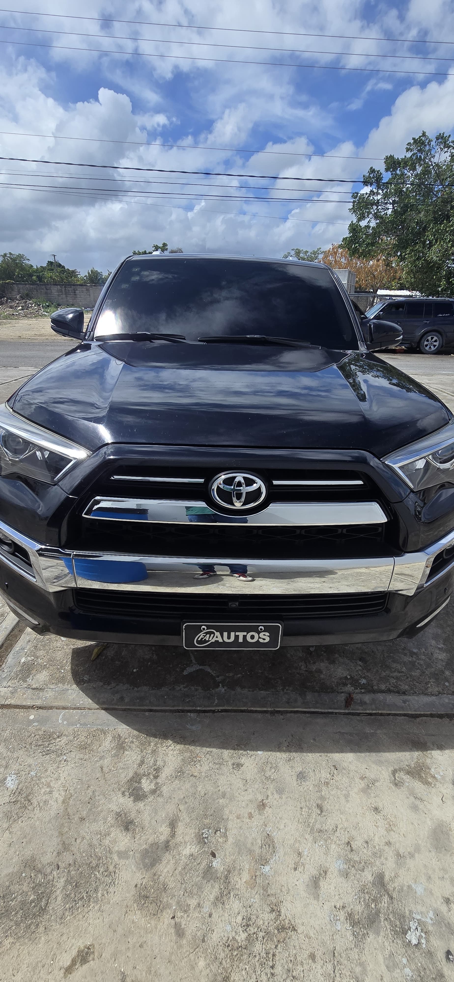 Autos - Toyota 4Runner Limited 2022
$2,300,000