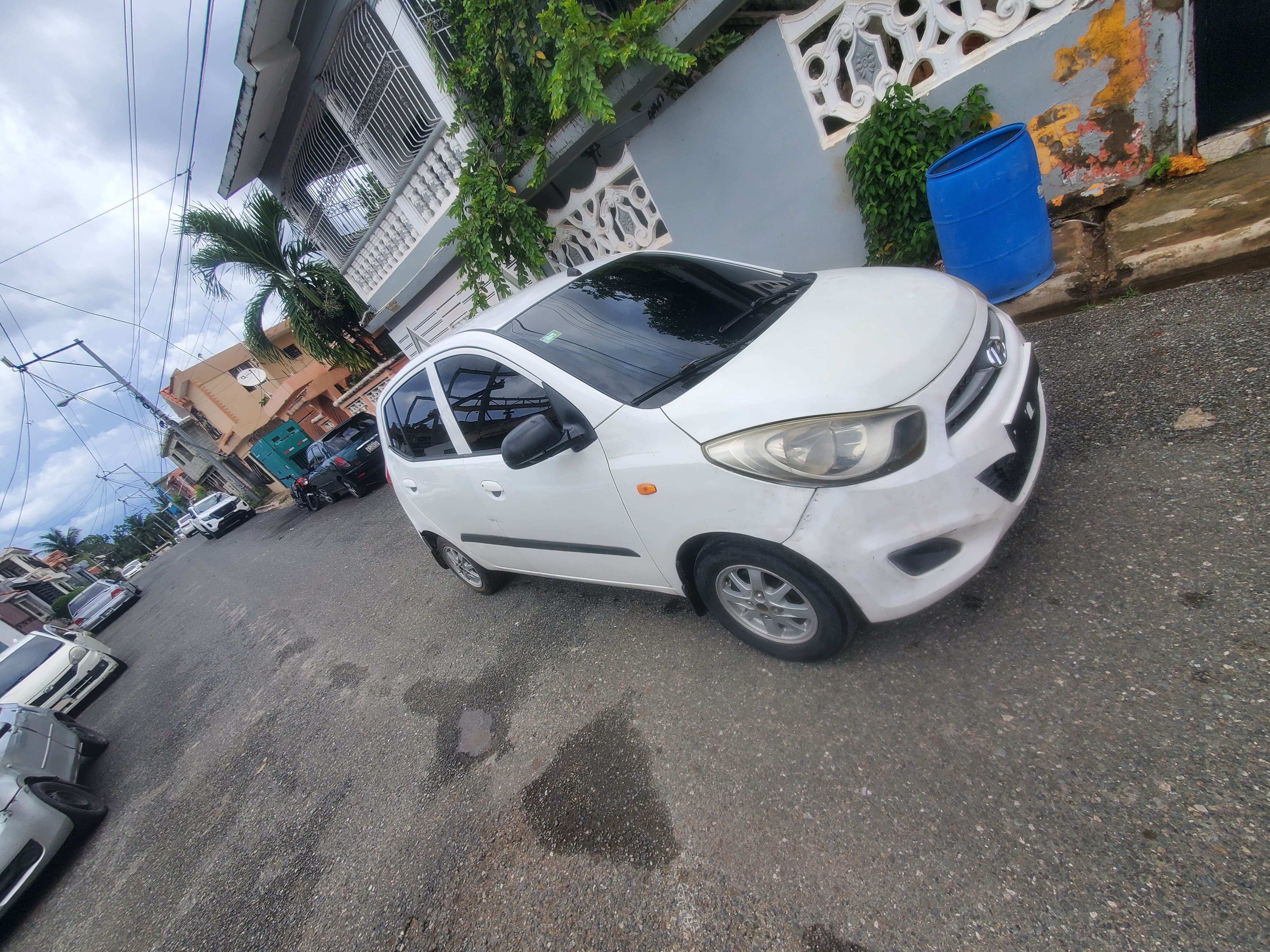 Autos - Marca: hyundai i10 2014 
Precio: $300 n