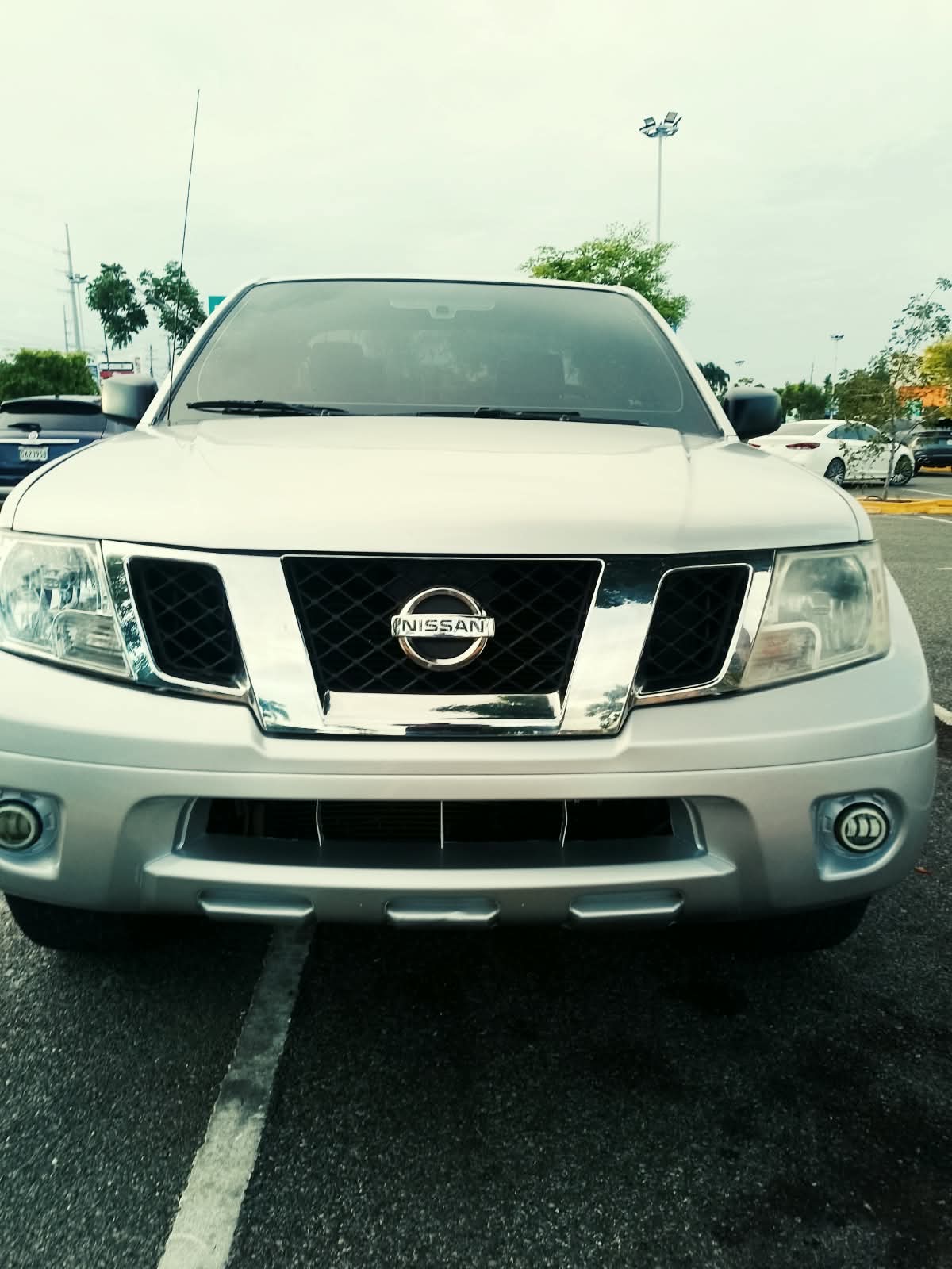 Autos - Es una Nissan Frontier año 2019 tración