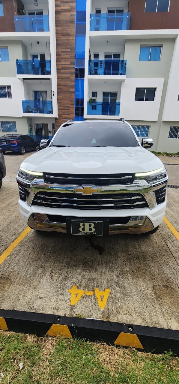 Autos - Chevrolet colorado high country 2025, bl