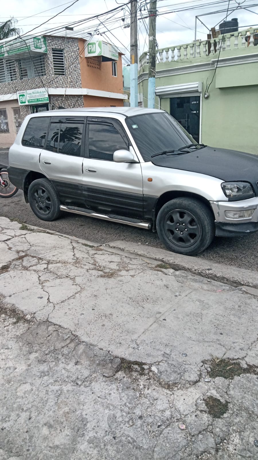 Autos - Toyota RAV4 -1997-
215 mil -
829-919-6