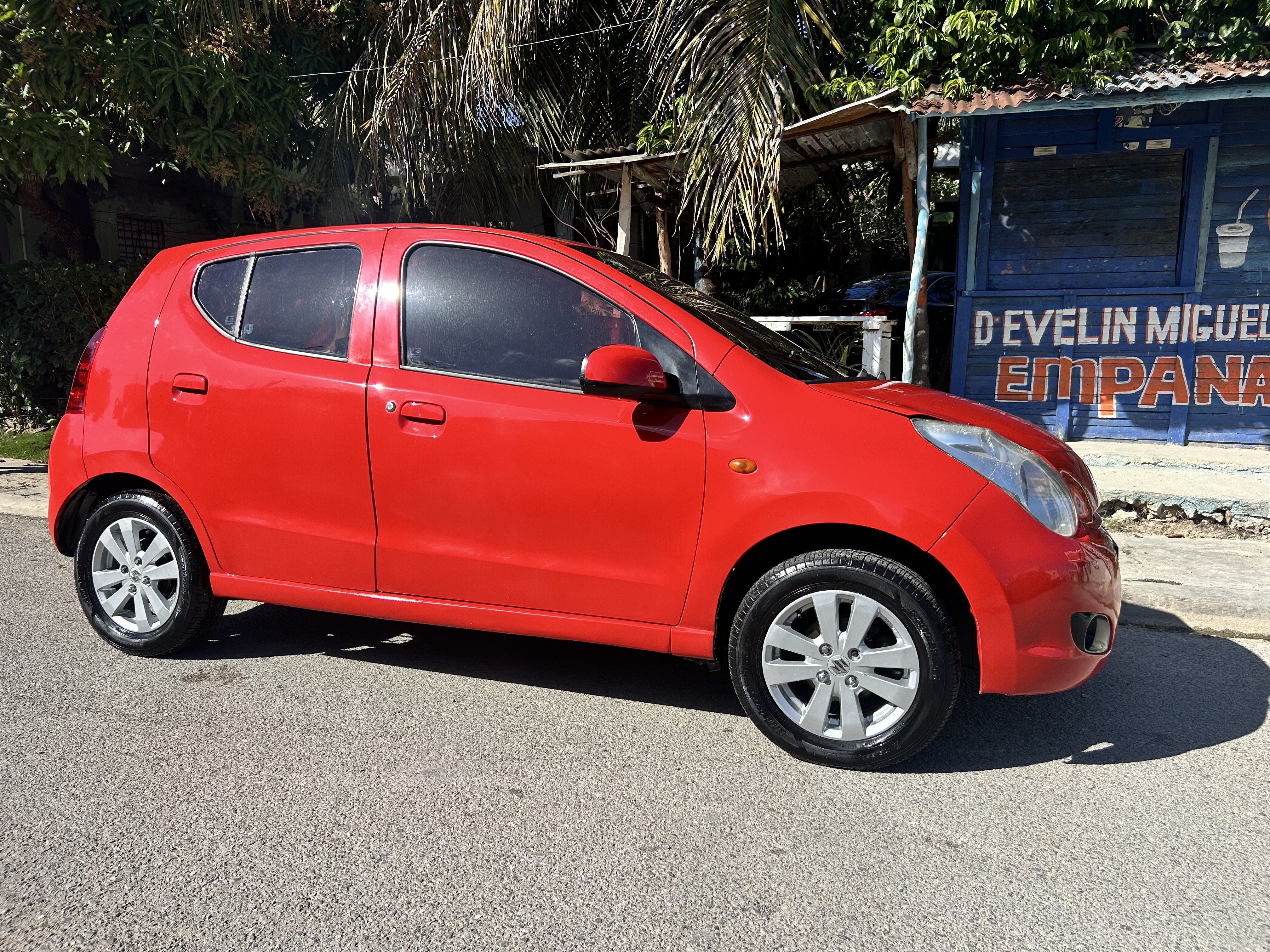 Suzuki celerio 2015 En perfecta condiciones o cambio por camioneta automática 4x4 2007 adelante y $