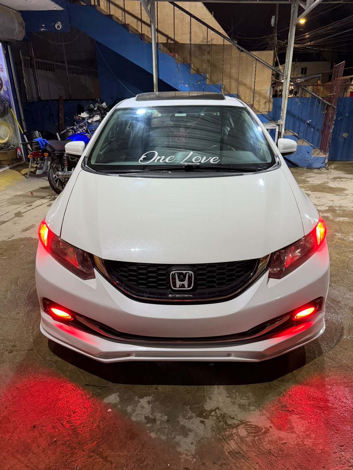 Autos - Honda civic 2015 

849-316-2338

785