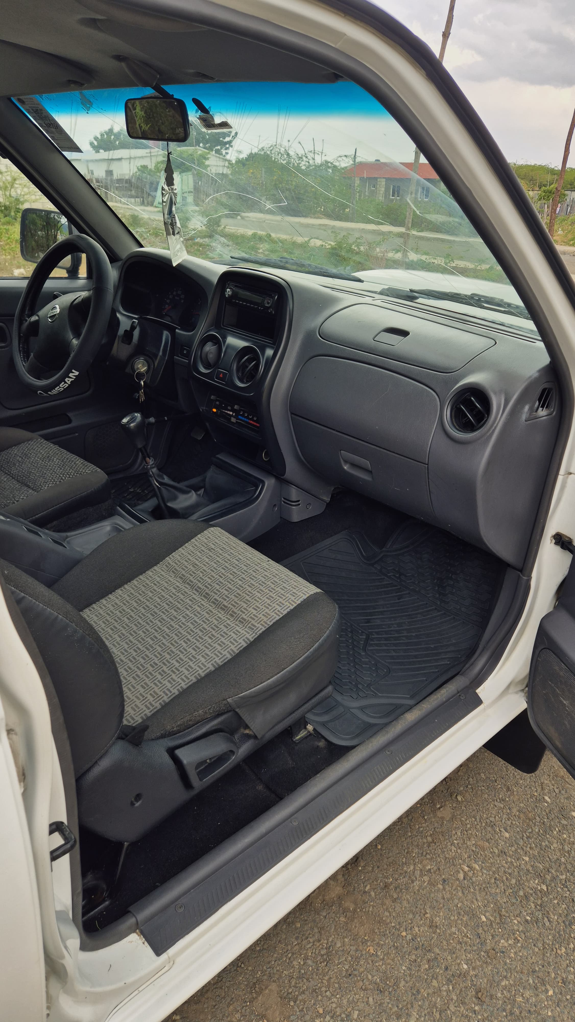 Autos - Nissan frontier NP300 4x2 mecánica
Año