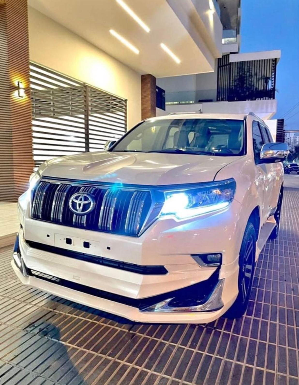 Autos - Toyota  Land Cruiser Prado 2011modificad