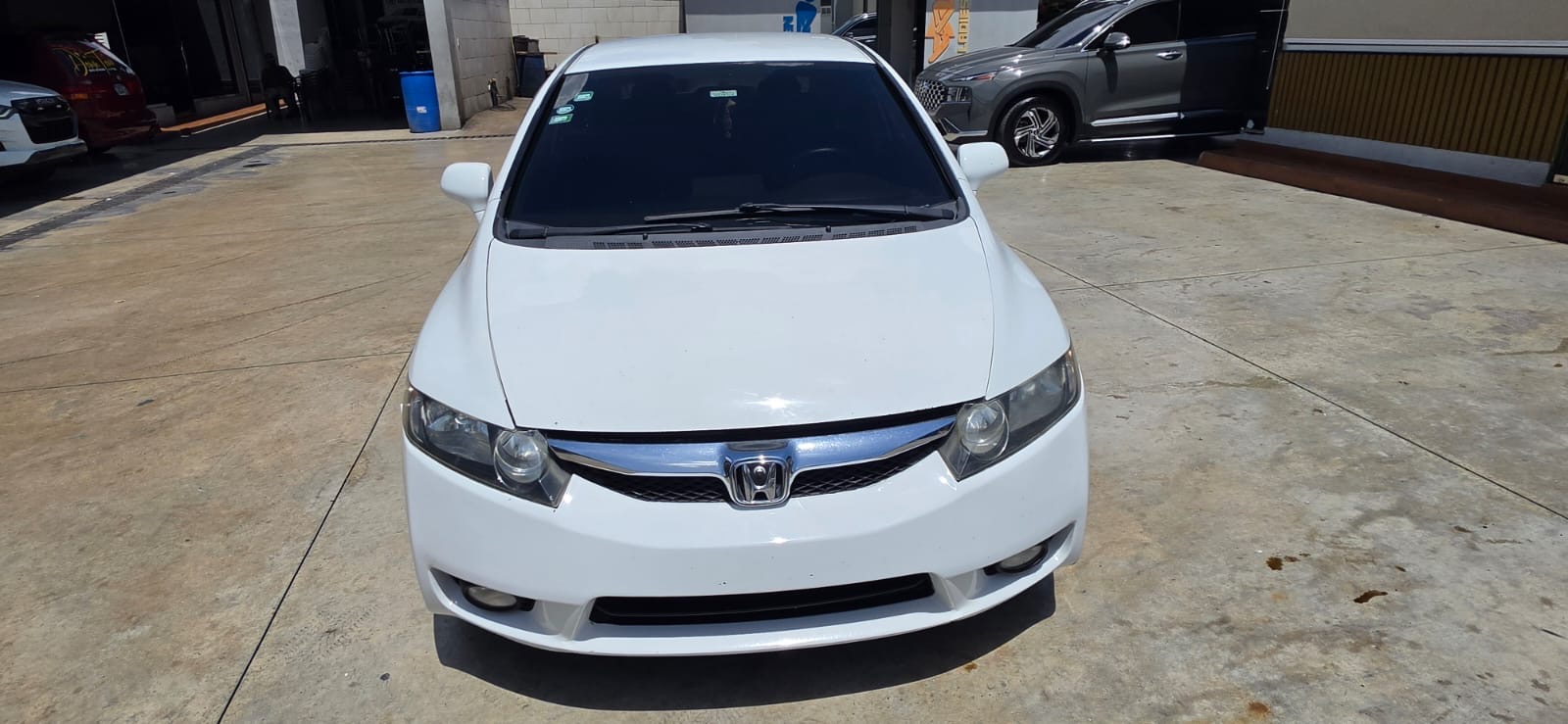 Autos - Honda Civic LX 2011
590,000.00 neg 
80