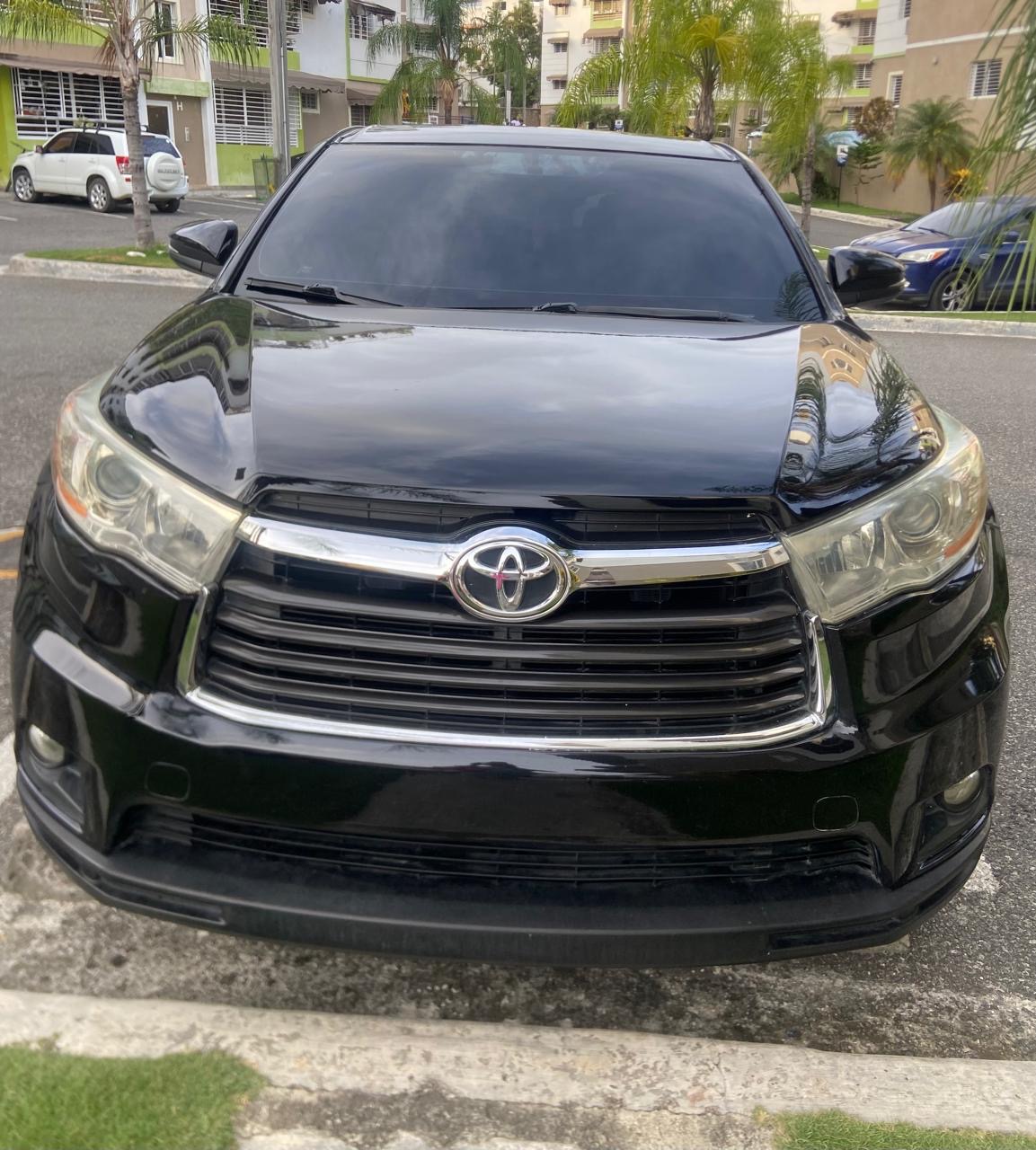 Autos - Toyota Highlander 
23,000 $us 
829 279