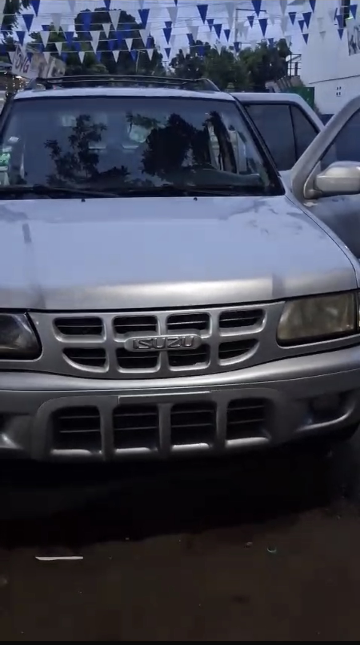 Autos - isuzu RoDeo 2002 

RD 185 mil negosiab