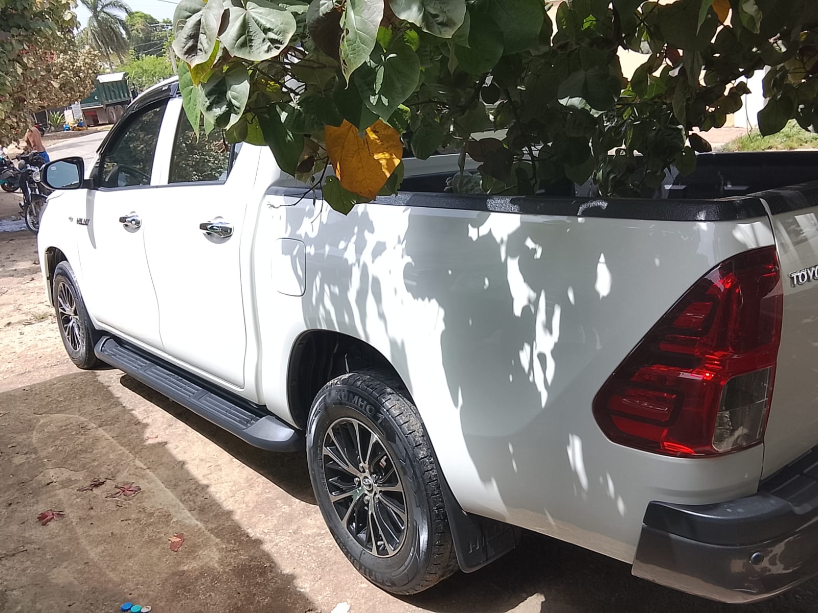 Autos - Toyota Hilux 2025.       

2,000,000ne