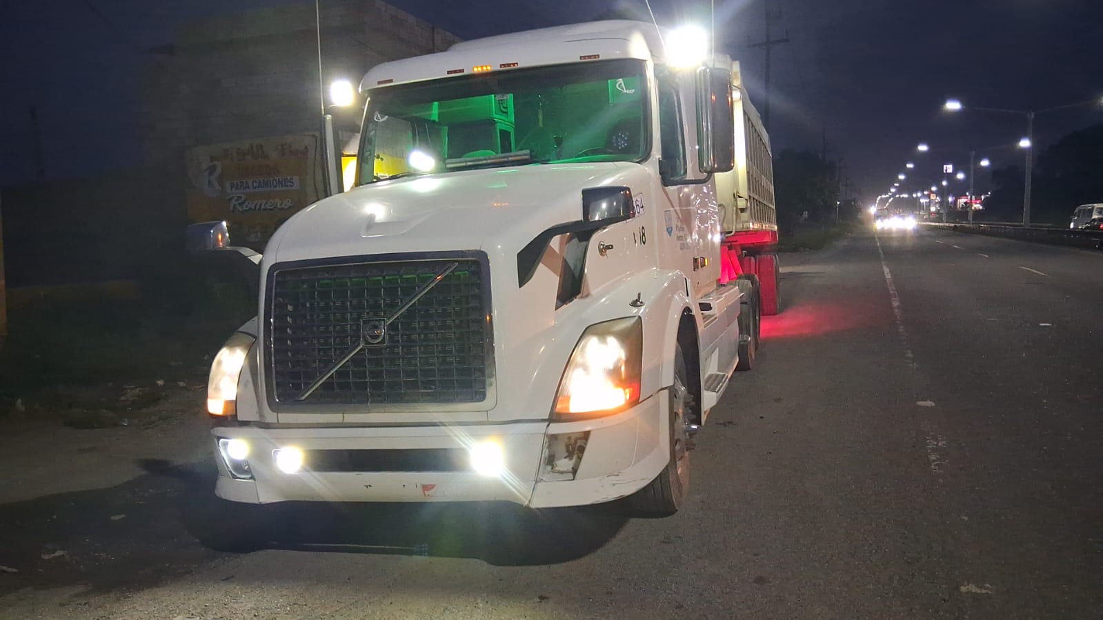 Camiones - Marca : Volvo 2009 , Con Su cola  Import