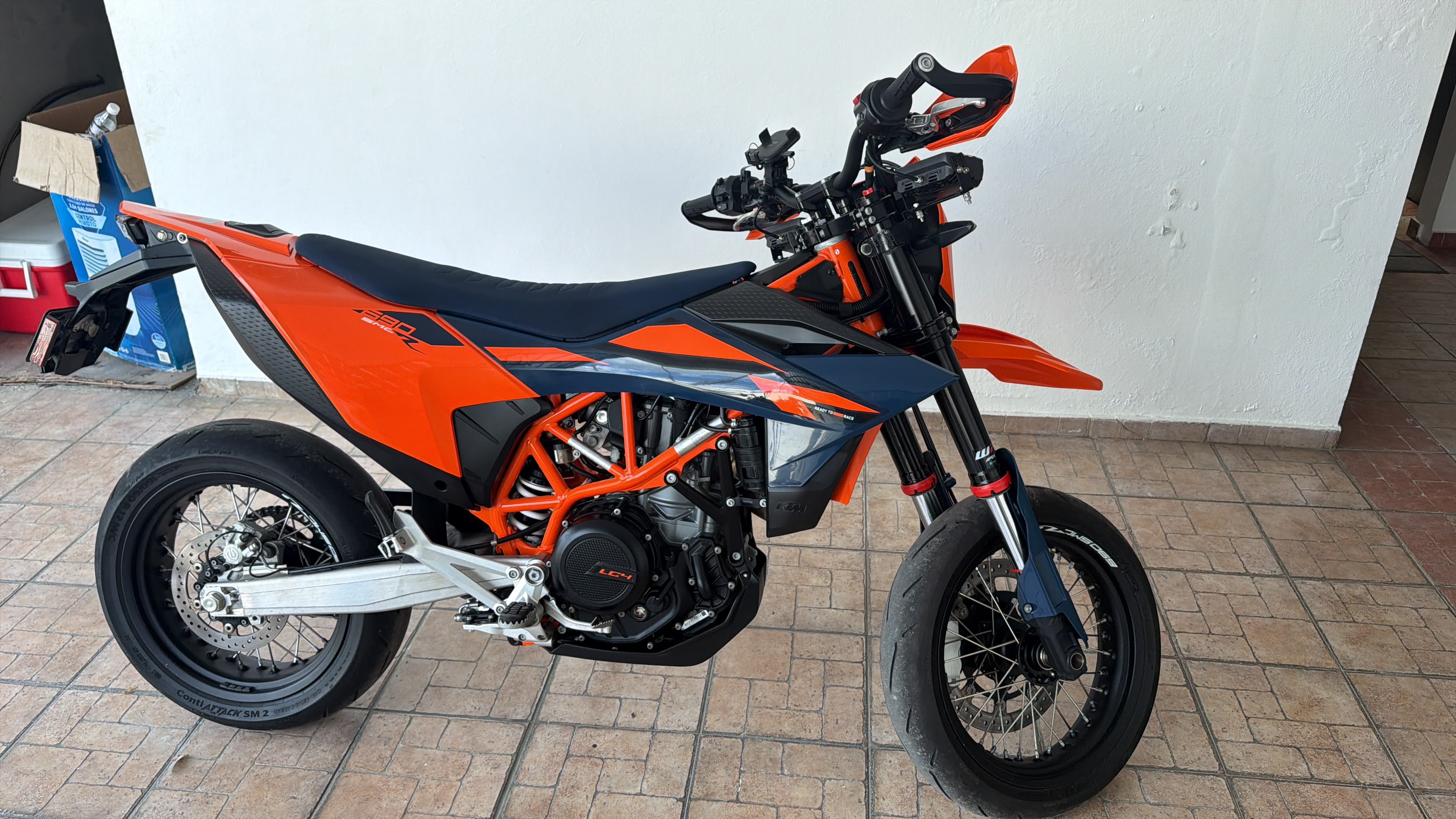 Motos - KTM 690  SMC R 2026
muffler Empire 
16