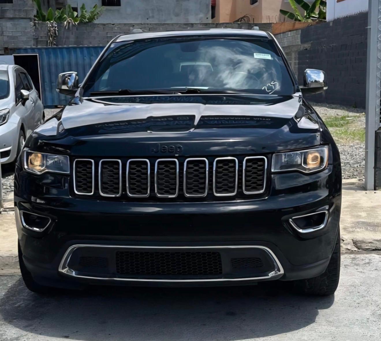 Jeep Grand Cherokee 2018 -84 mil millas -US$17,500 incluye marbete y placa.