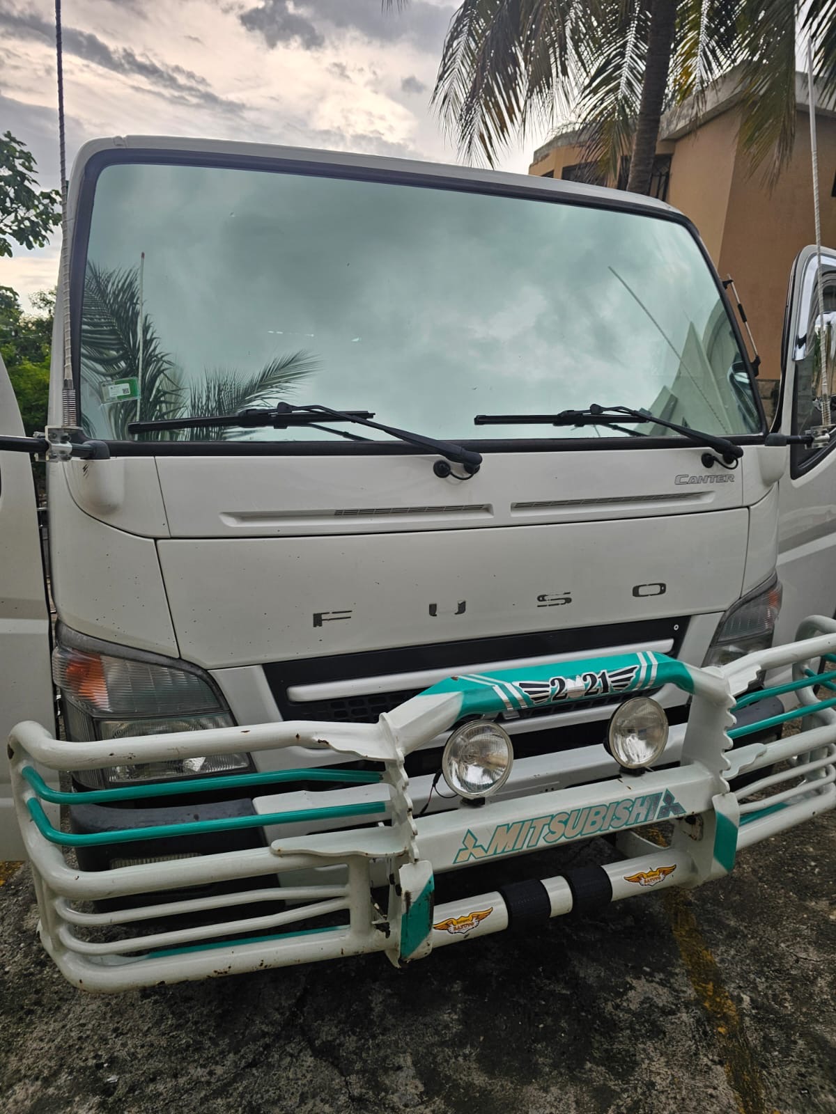 Camiones - Mitsubishi fuso 
Años 2021
14 pie
Un