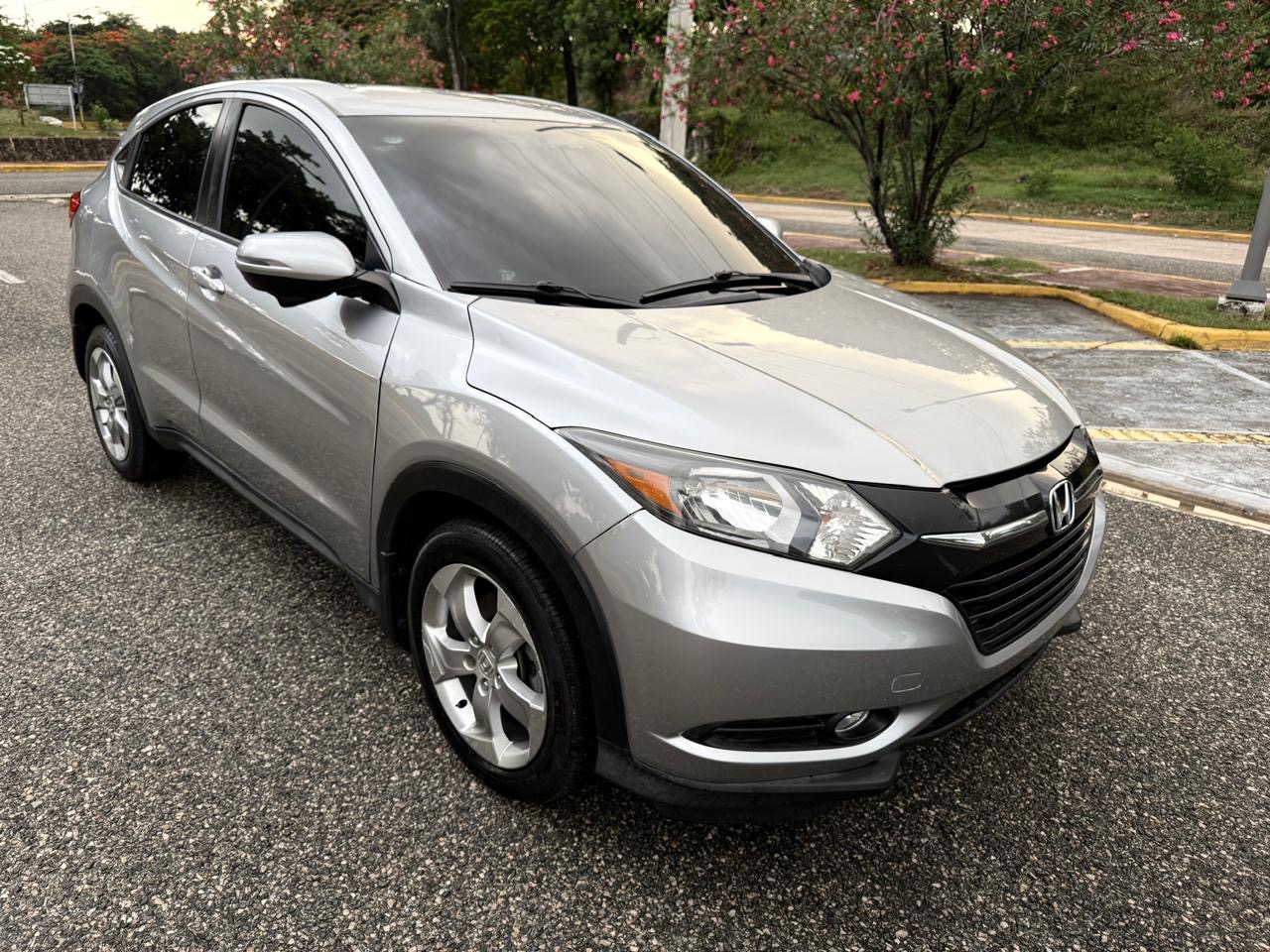 Autos - Honda HR-V 2018 
(929) 724-9032
930,00