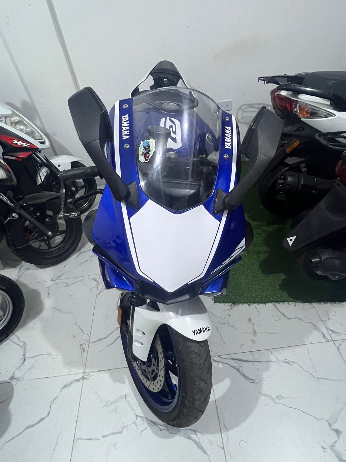 Motos - Yamaha R1 
Año 2016
1000 CC
Ubicado e