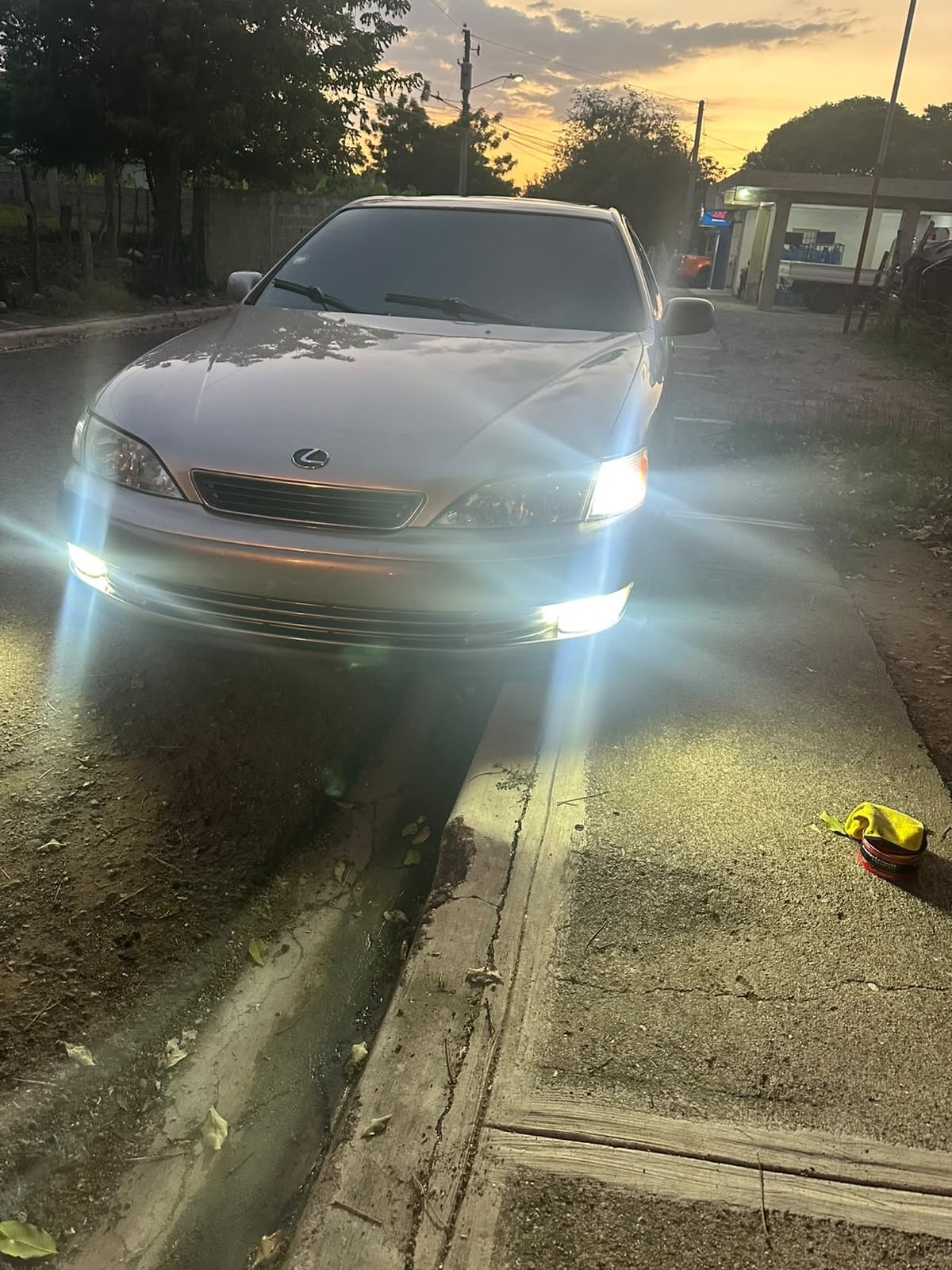Autos - Un Lexus es300 del 1997 
270
Villa Isa