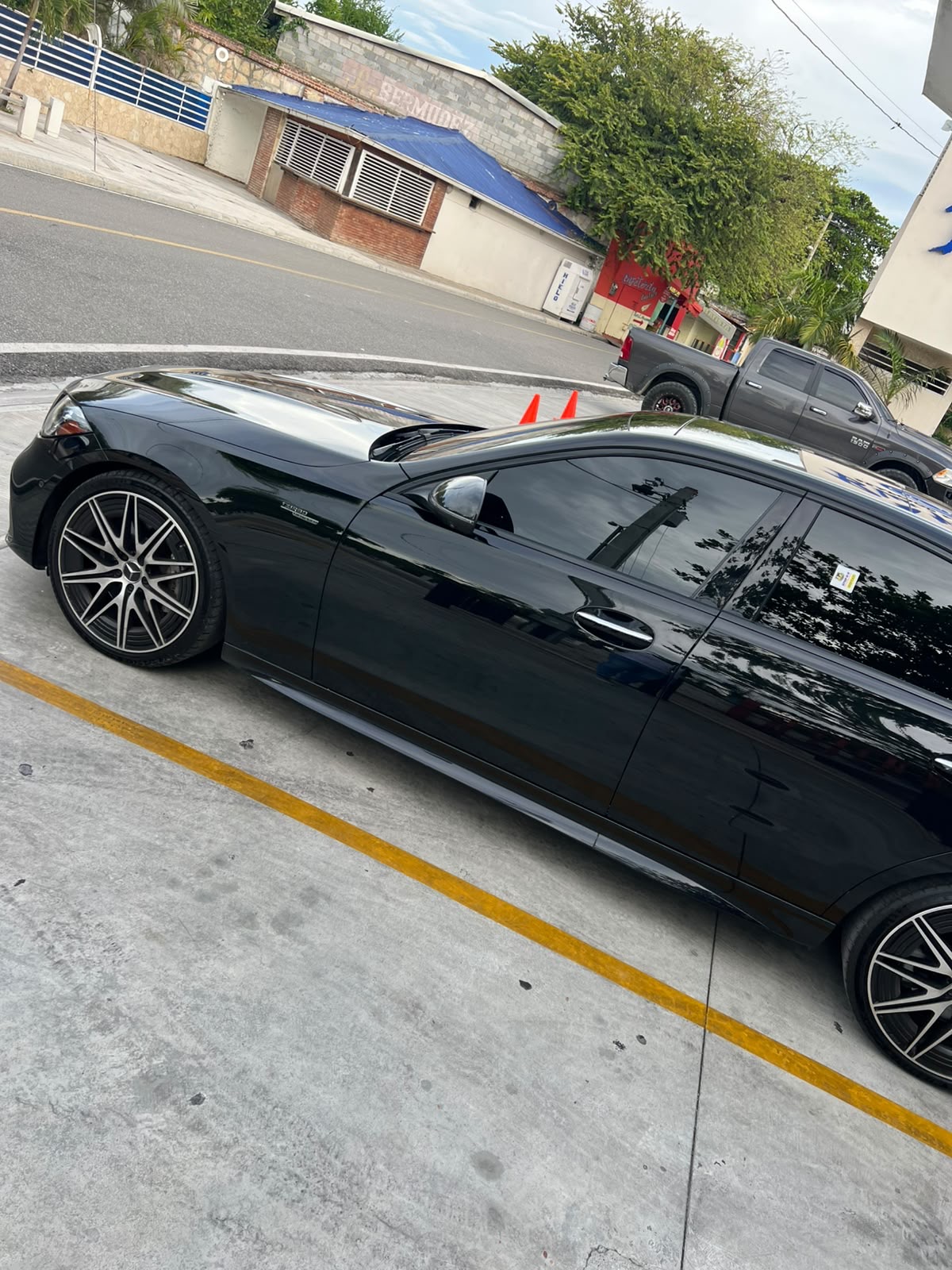 Autos - Mereces C43 2023 AMG 
85mil dólares neg