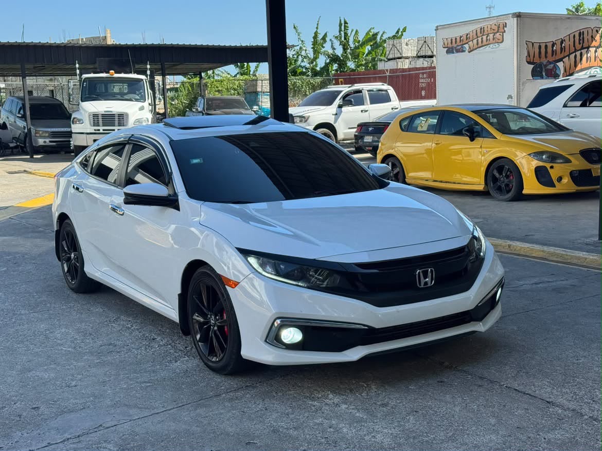 Autos - Honda civic
1,100,000 negociable 
829-