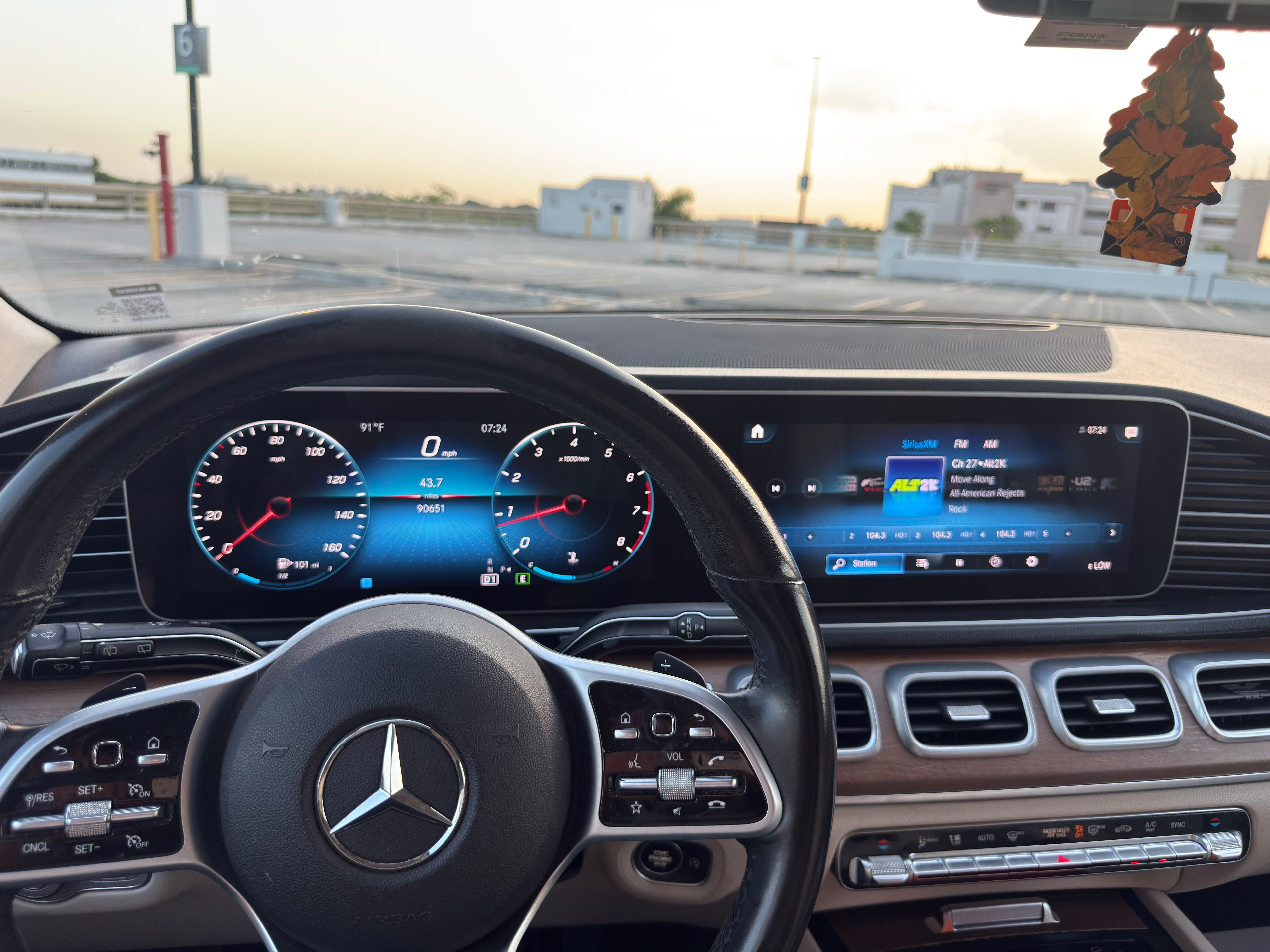 Autos - 2021 Mercedes-Benz GLE
GLE 350 • 2WD •