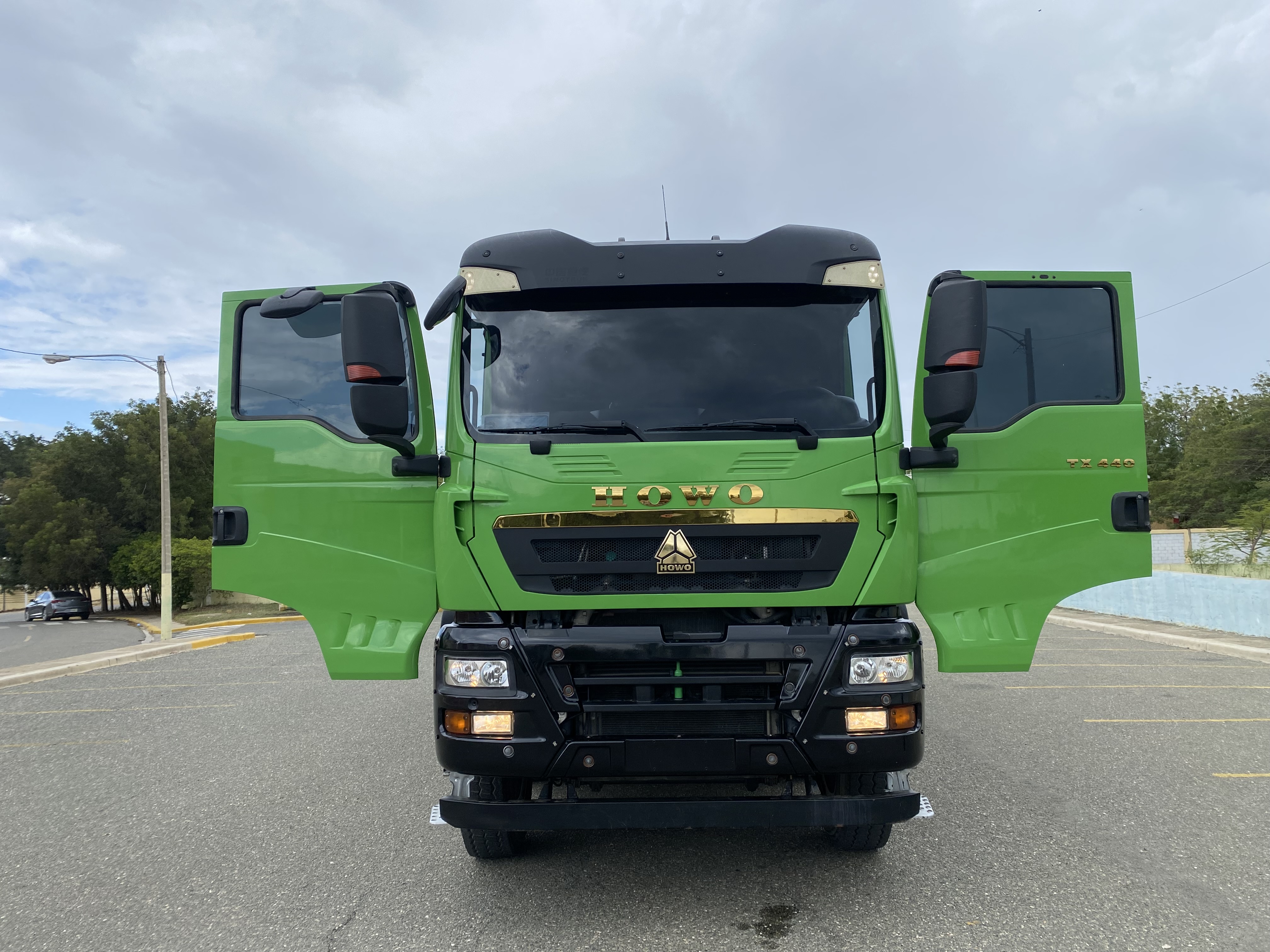 Sinotruk Howo TX 440 2023