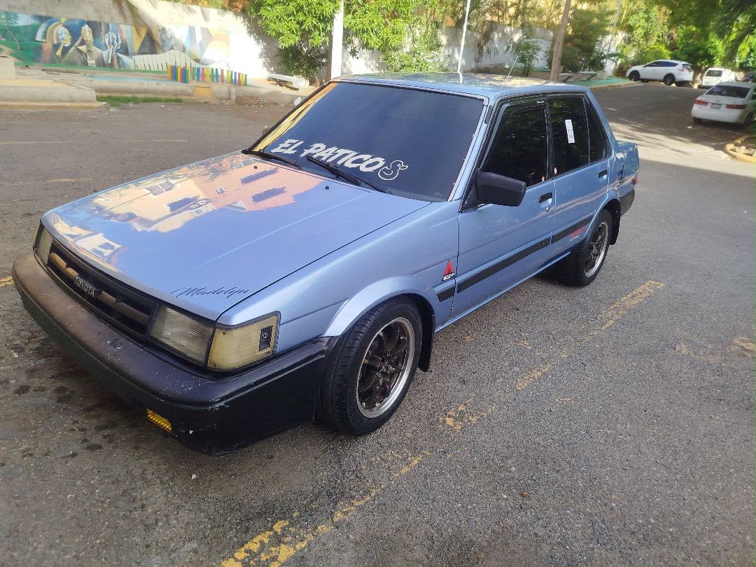 Autos - Toyota Corolla 87 tiene motor 2015 
170