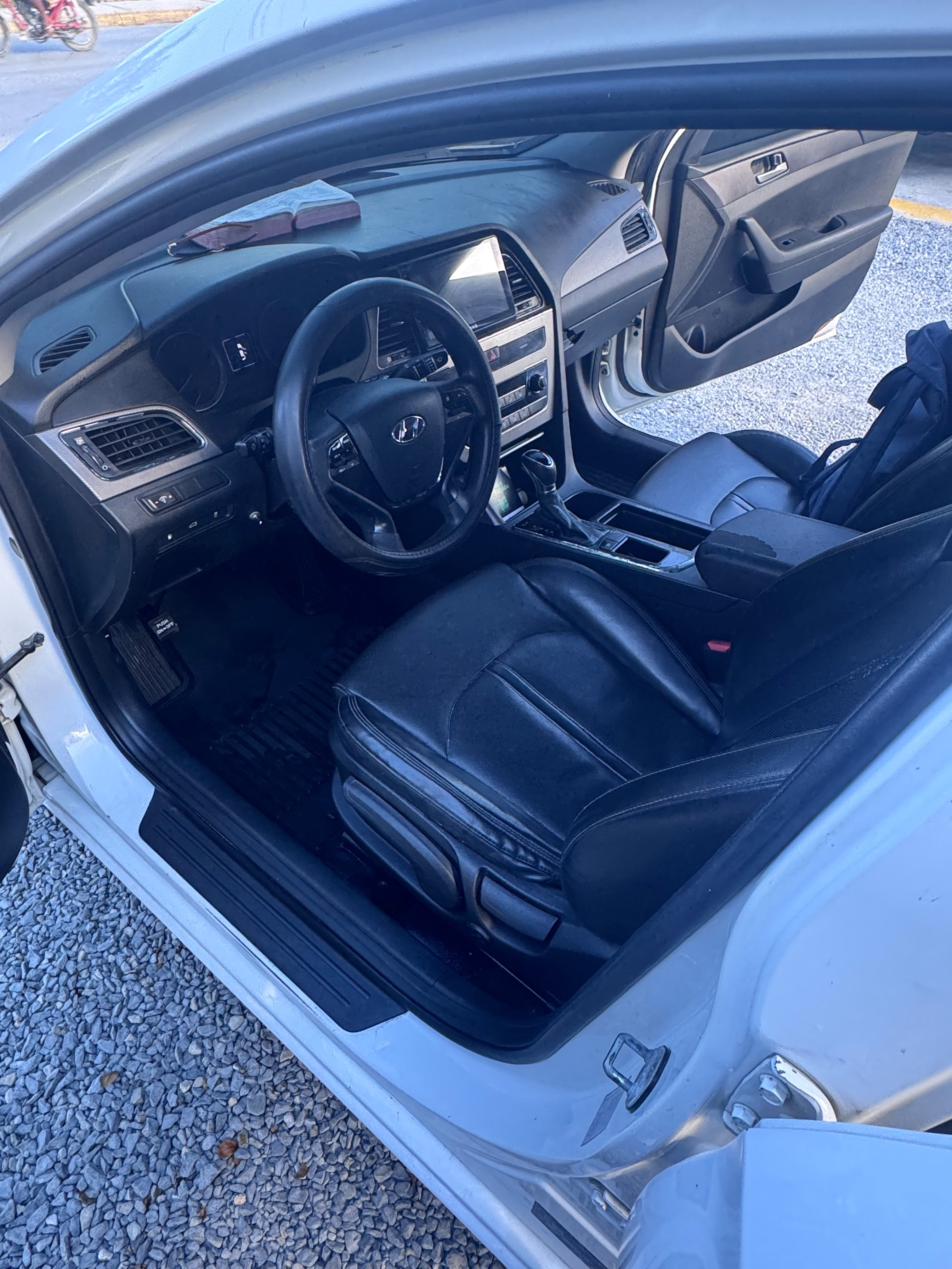 Autos - Hiunday LF 2017 
Color blanco original