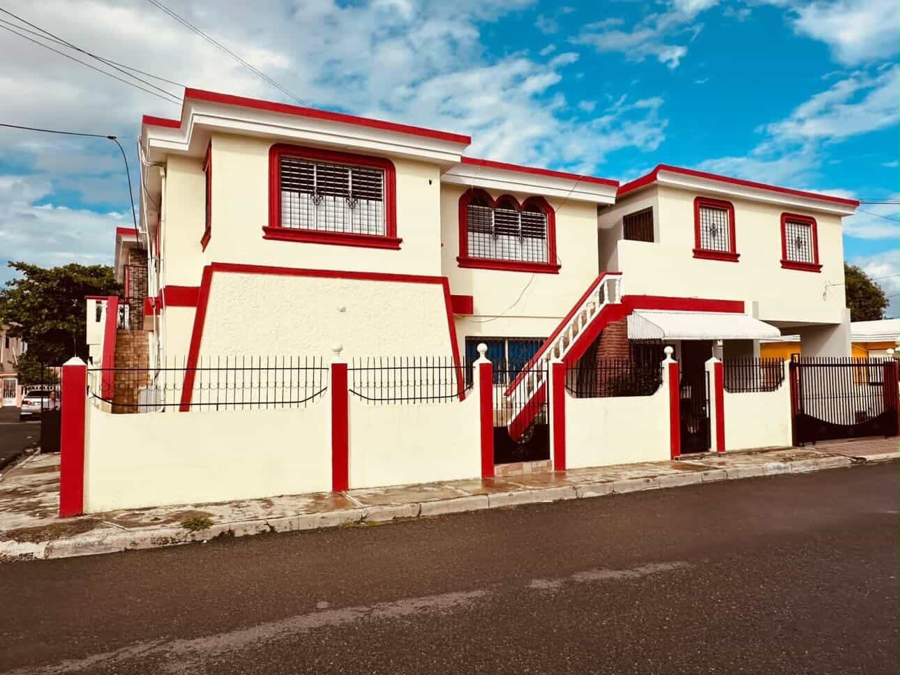 Autos - PROPIEDAD EN VENTA.
Sector: Villa Prima