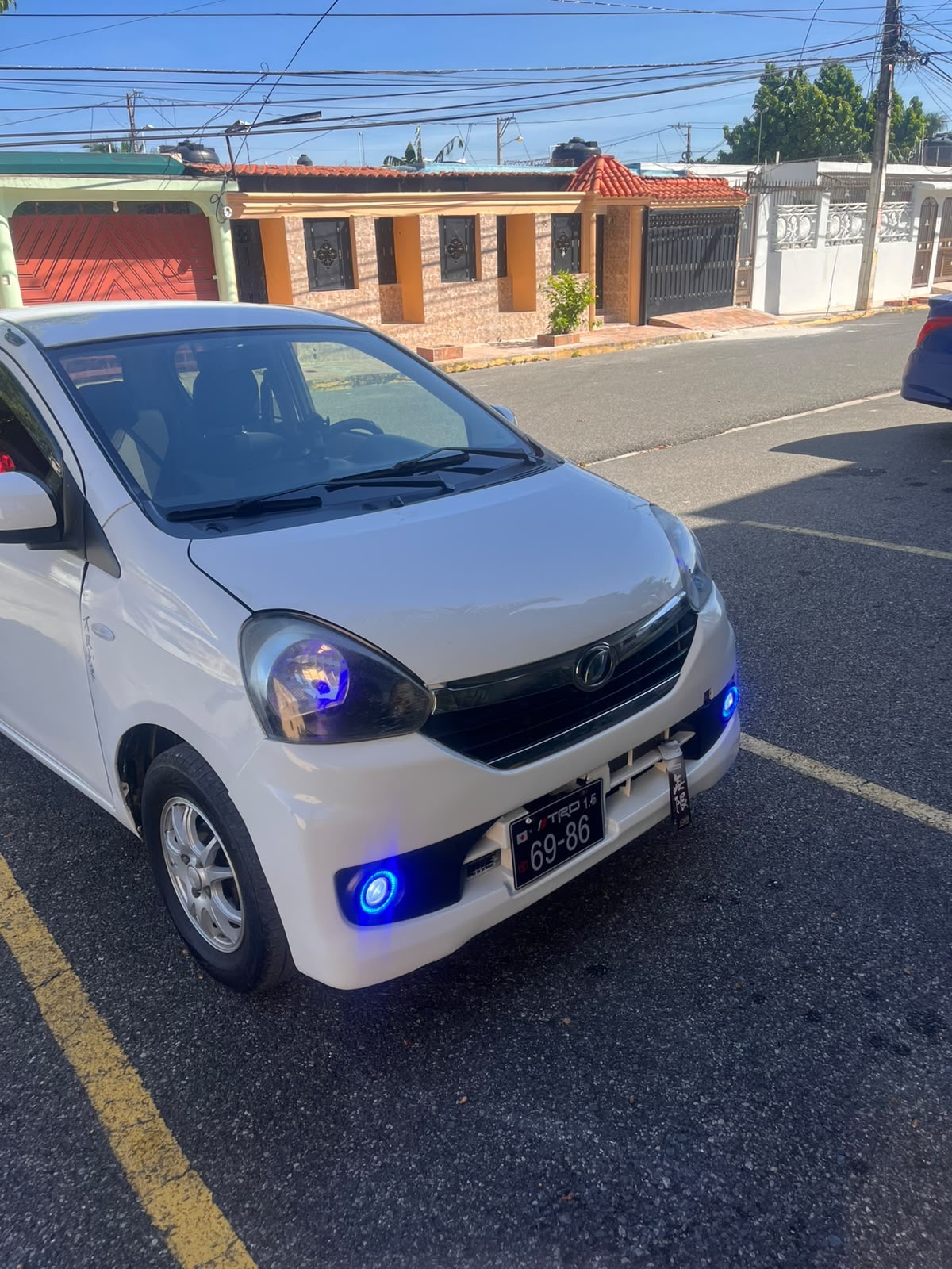 Autos - Dahitsu mira 2017
809-270-0978
En 400,