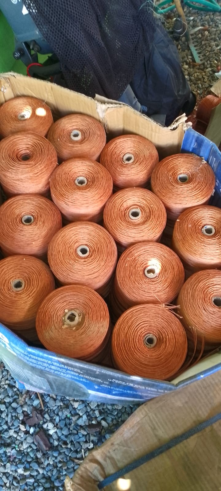 Servicios - Rollo de hilo encerado 350 para zapatos