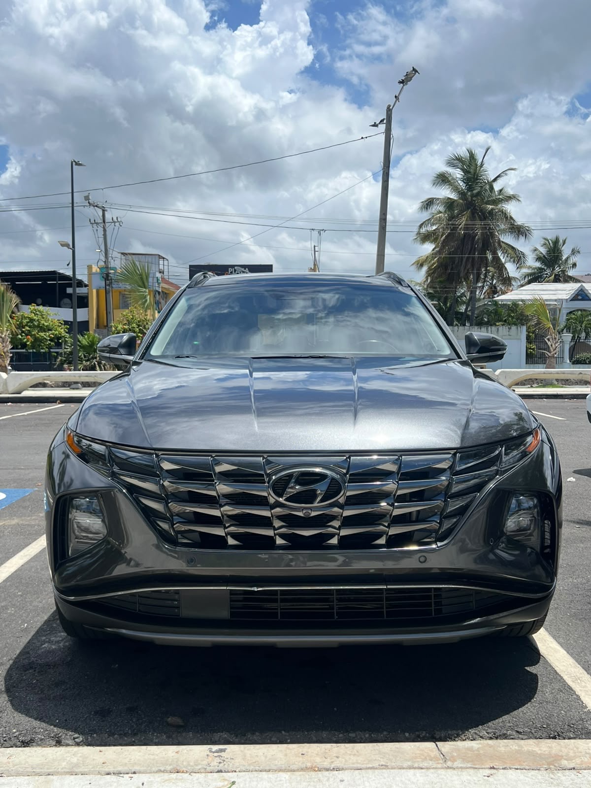 Autos - *Descripción*
*Marca:* Hyundai Tucson L