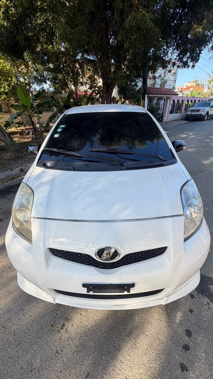 Autos - Toyota viz 2010 
-370,000 negociable