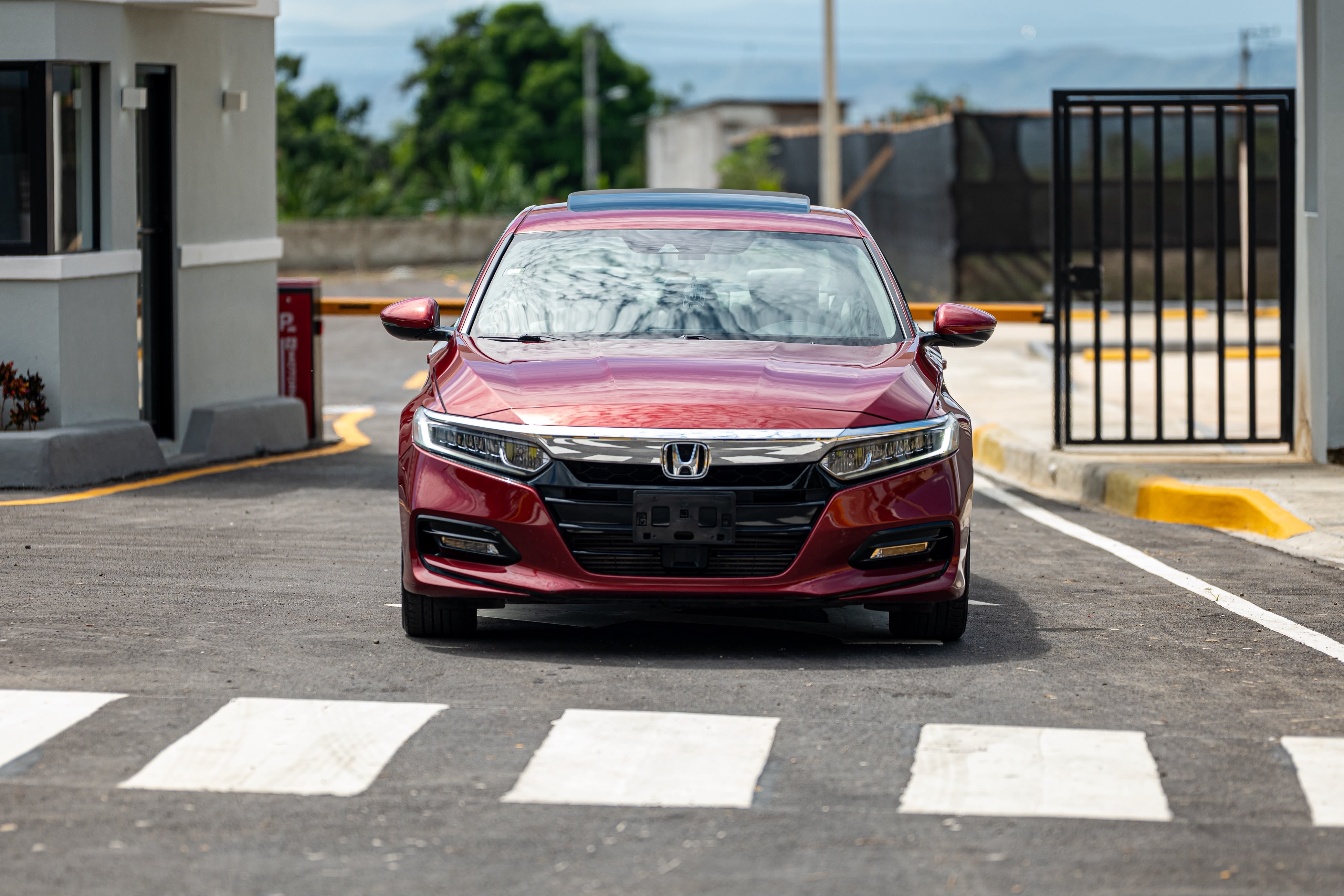 Autos - Honda Accord 2018 EX-L 2.0
70,000 milla