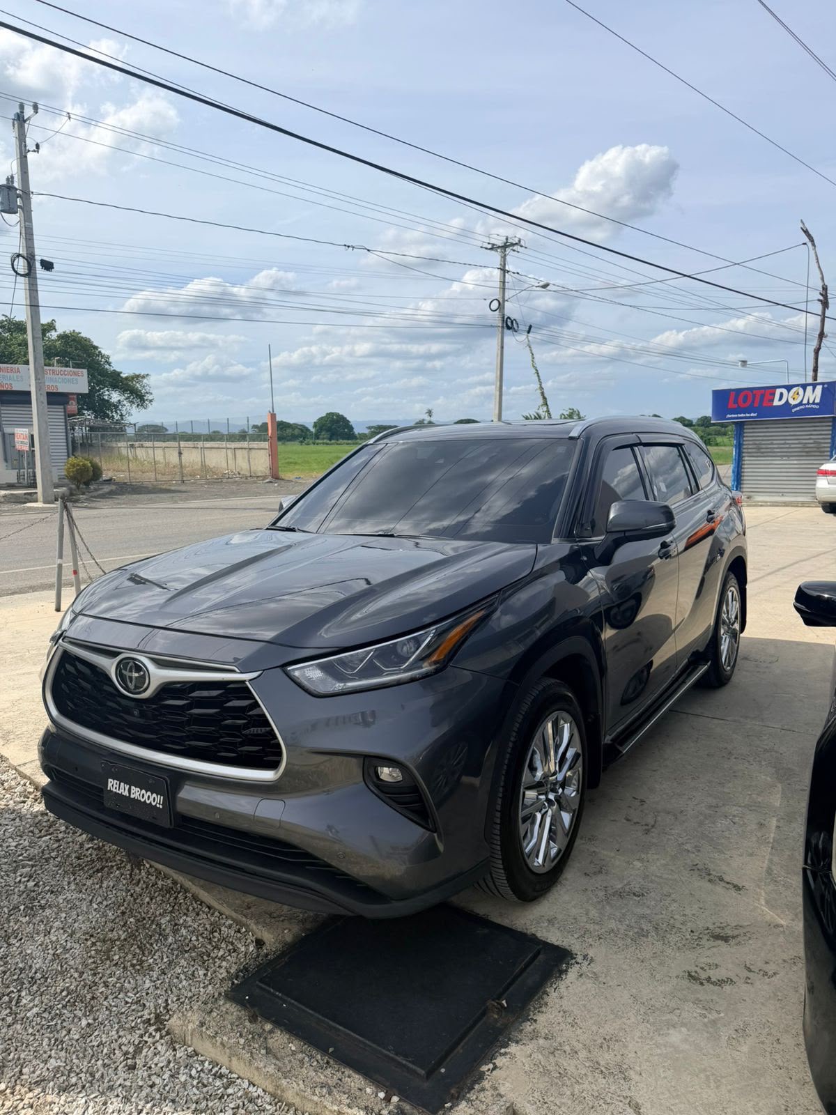 Autos - Toyota Highlander Limited 2020, 98,000 m