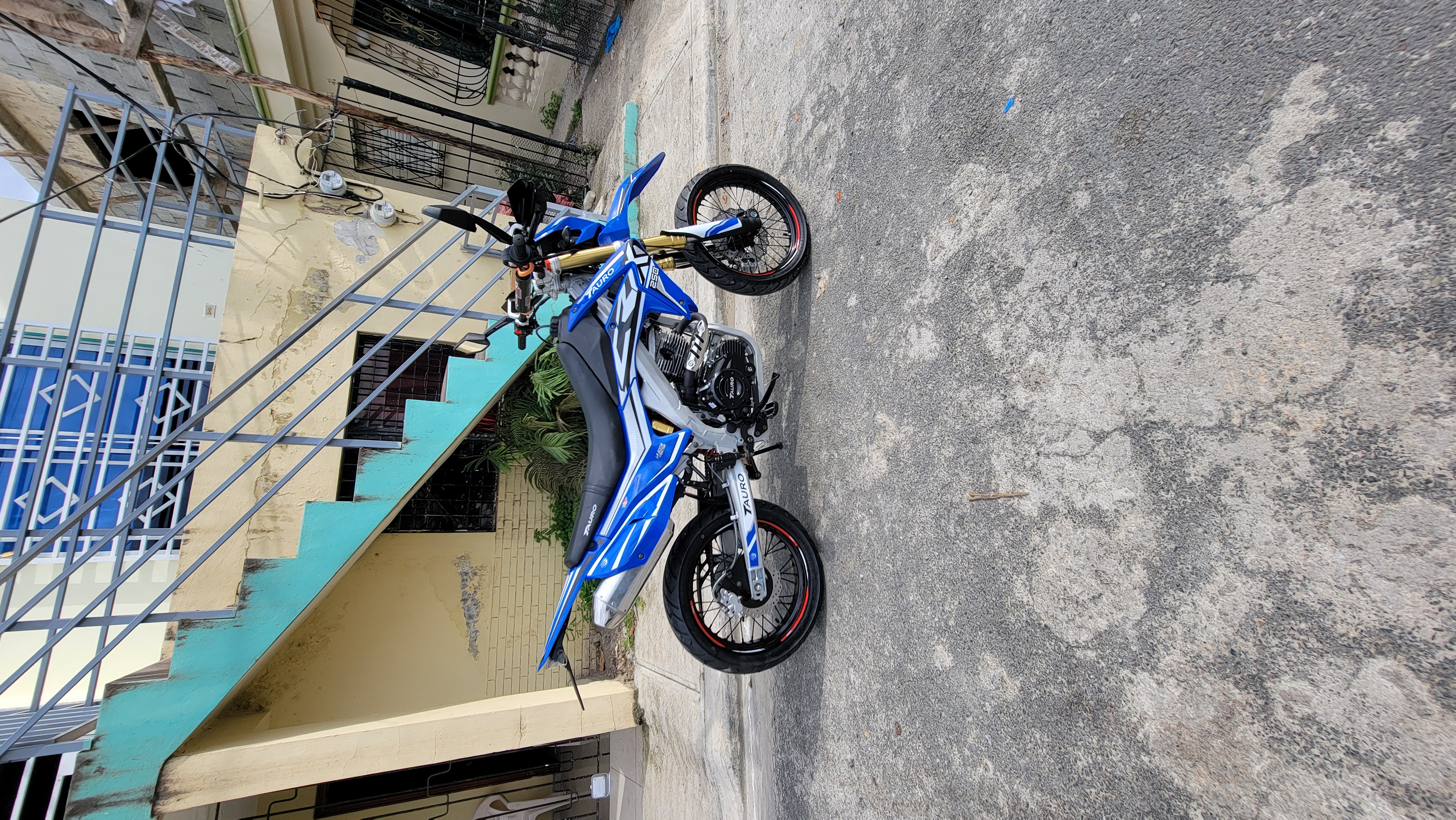 Tauro CRX 250cc año 2023
