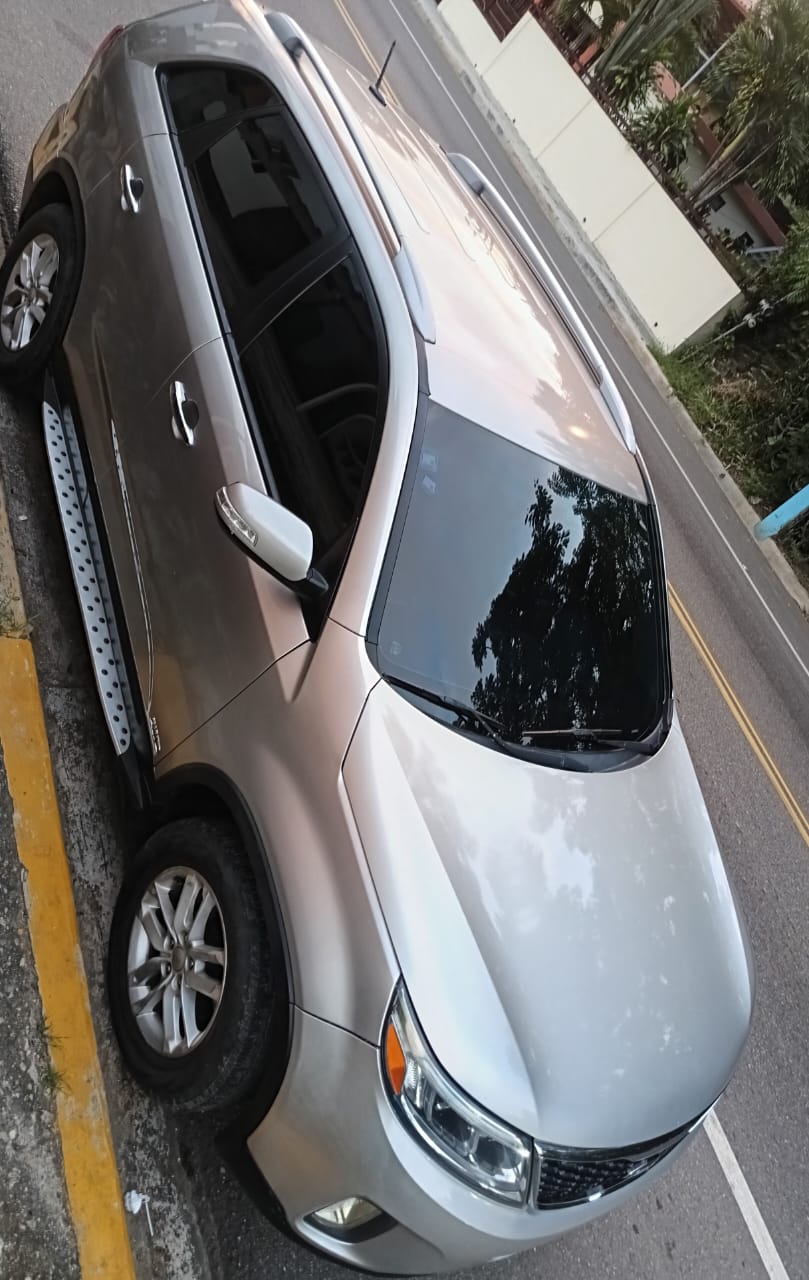Autos - KIA SORRENTO 2014 color gris, AWD, 4 cil