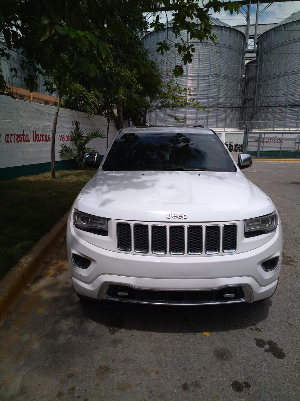 Autos - Jeep grand cheroke overland 2015

809-