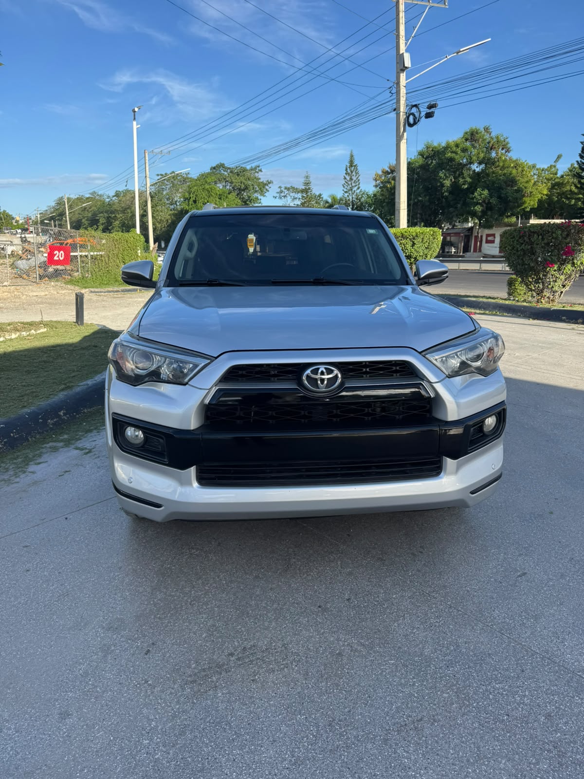 Autos - Toyota 4runner 2015 limited 
48mil mill