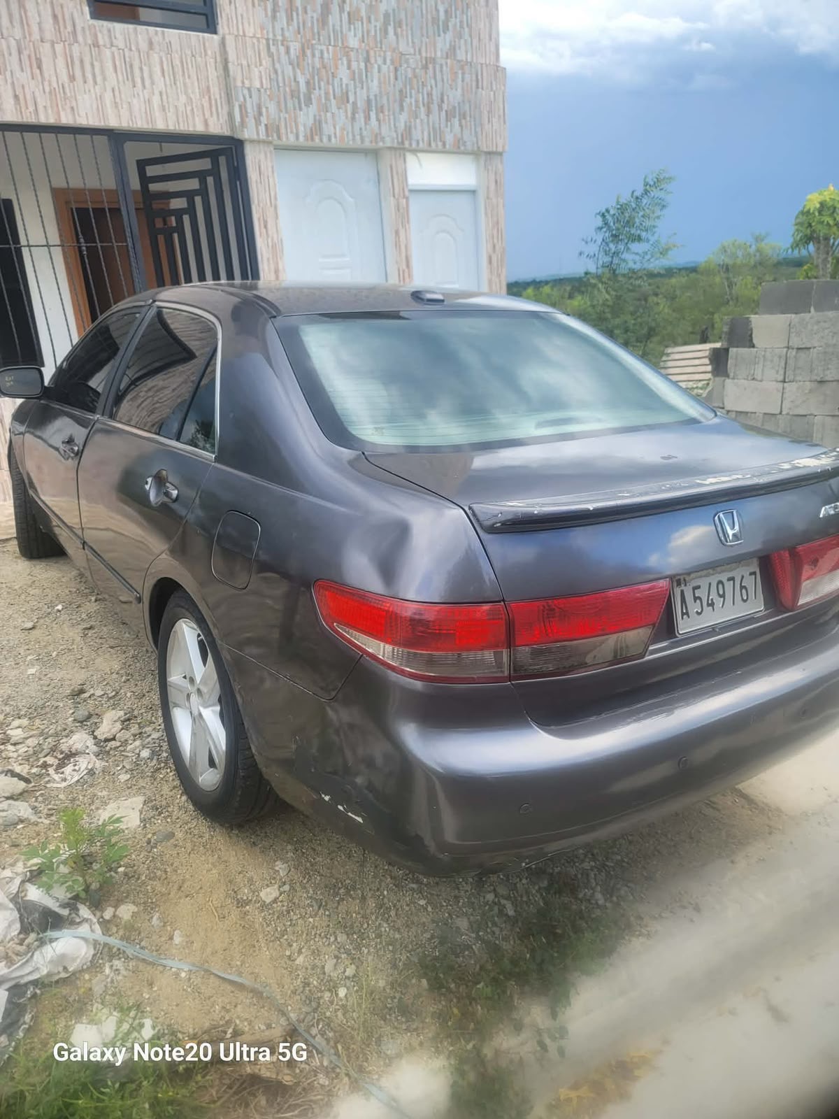 Autos - Honda accord 2004
270,000 
890 768 296
