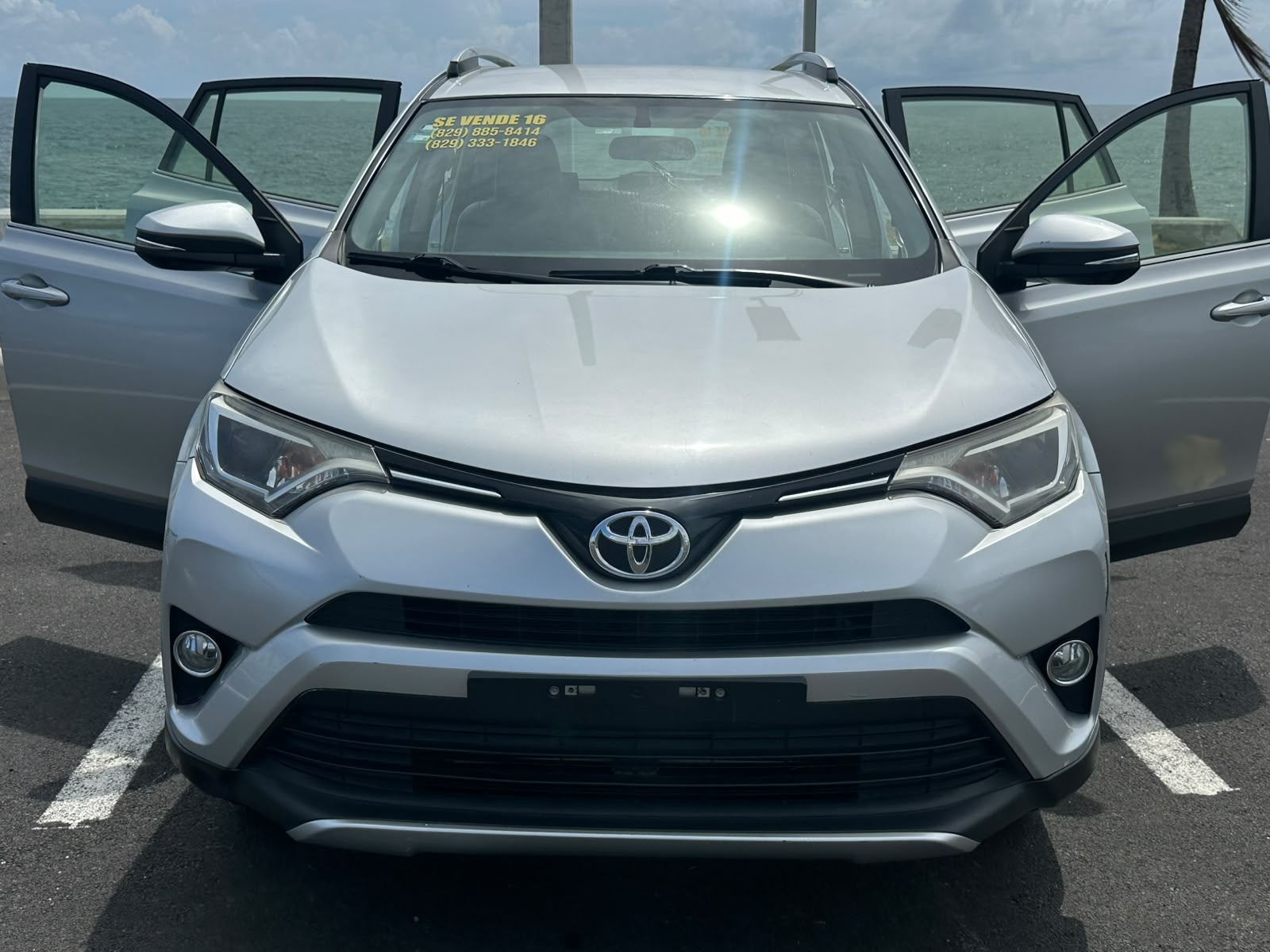 Autos - Toyota rav4 2016 
Kms 64,970
Interior